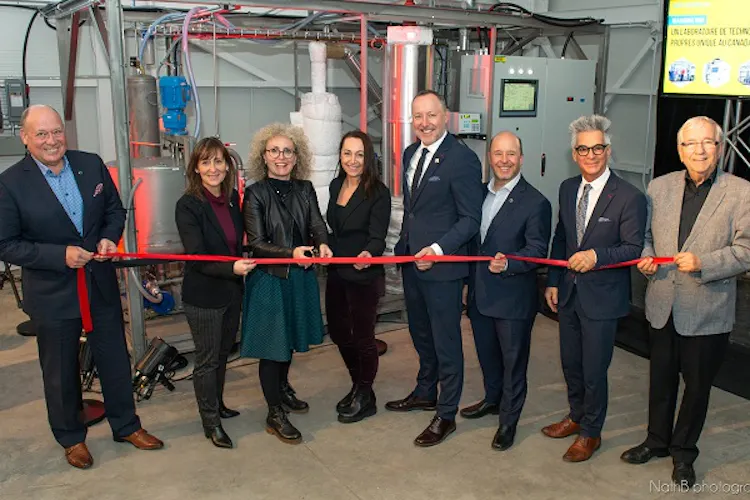 Michel Cantin, vice-président, développement et partenariats, Ouest du Québec, chez Desjardins; Stéphanie Desmarais, directrice générale du Cégep de Sorel-Tracy; Claude Maheux-Picard, directrice générale du CTTÉI; Cécile Michoux, présidente du conseil d’administration du CTTÉI et ingénieure séniore, changements climatiques chez Cascades; Jean-Bernard Émond, député provincial de Richelieu, adjoint parlementaire du ministre de l’Éducation (volet formation professionnelle) et représentant du gouvernement du Québec; Pierre Desgranges, président du conseil d’administration du Cégep de Sorel-Tracy et président de la Caisse Desjardins Pierre-de Saurel; Serge Péloquin, maire de Sorel-Tracy; et Louis Plamondon, député fédéral de Bécancour-Nicolet-Saurel. Crédit photo: NathB