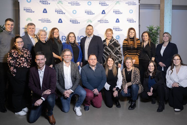 Partenaires du Chantier d'attraction de la main-d'oeuvre de Sorel-Tracy & sa région : CJE de Pierre-De Saurel, L’Orienthèque, Place aux jeunes Pierre-De Saurel, Accès-Région, Services Québec, MRC de Pierre-De Saurel, Ville de Sorel-Tracy, CISSS de la Montérégie-Est, SDEM SEMO Montérégie, La Chambre de commerce et d’industrie de Sorel- Tracy (CCIST), Cégep de Sorel-Tracy, Centre de services scolaires de Sorel-Tracy, SADC Pierre-De Saurel, CSMO Métallurgie, Développement économique Pierre-De Saurel, Tourisme Région Sorel-Tracy et la CDC de Pierre-De Saurel