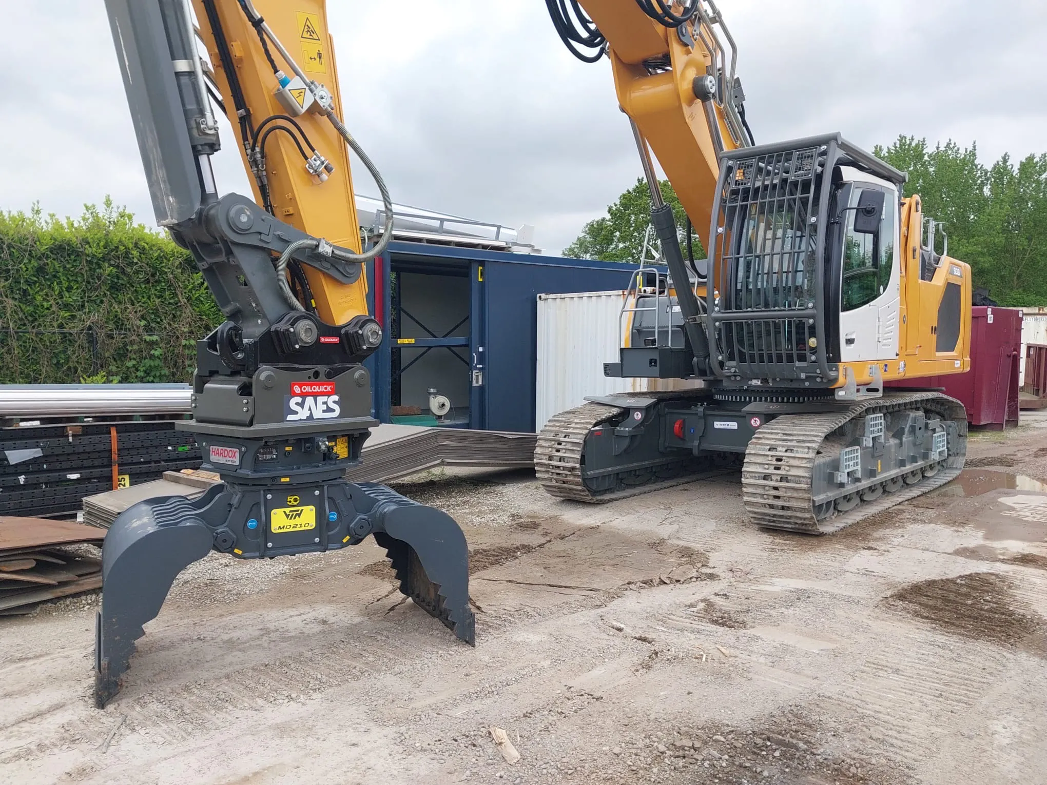 VTN MD210 sloopsorteergrijper op recyling locatie