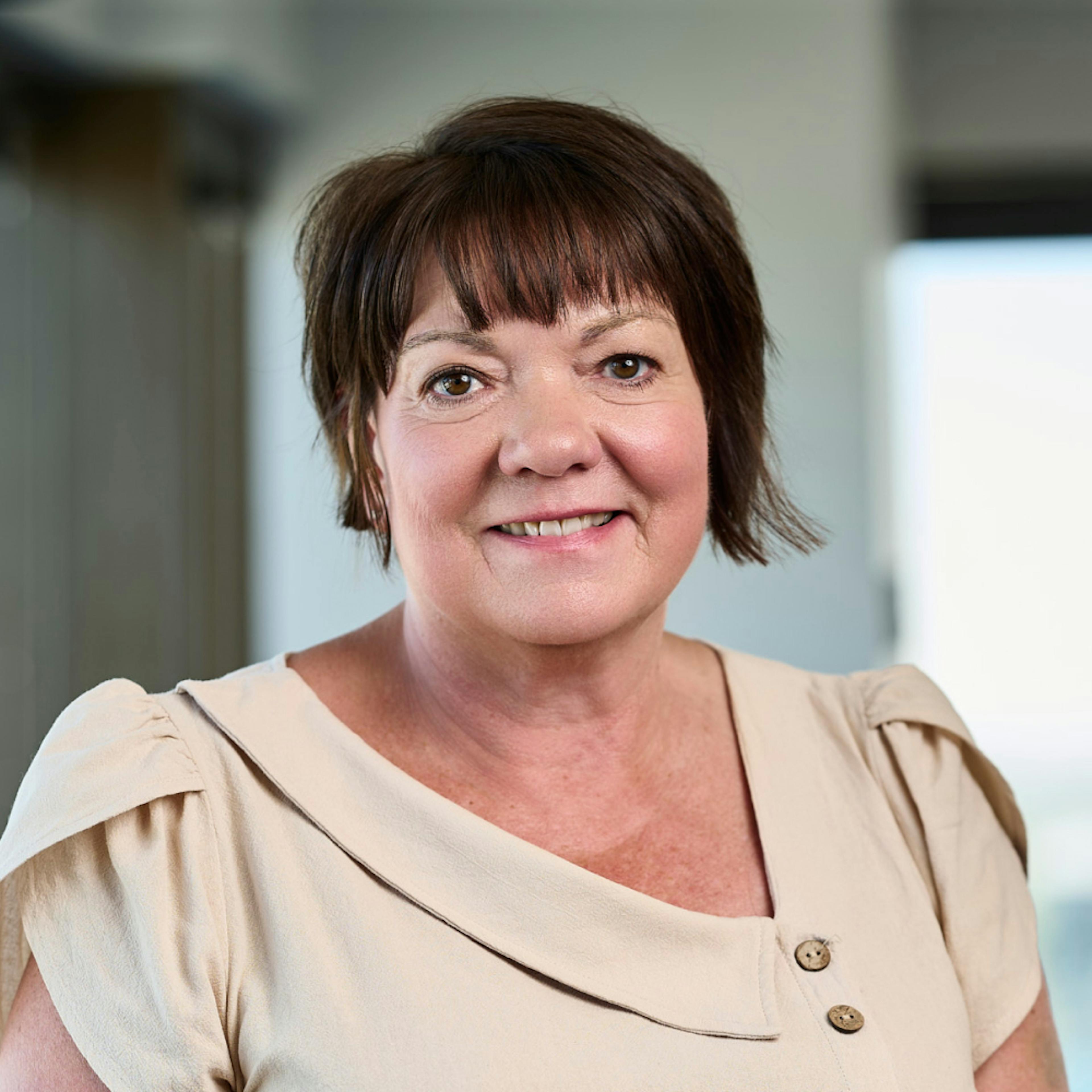 Michele Peterson headshot