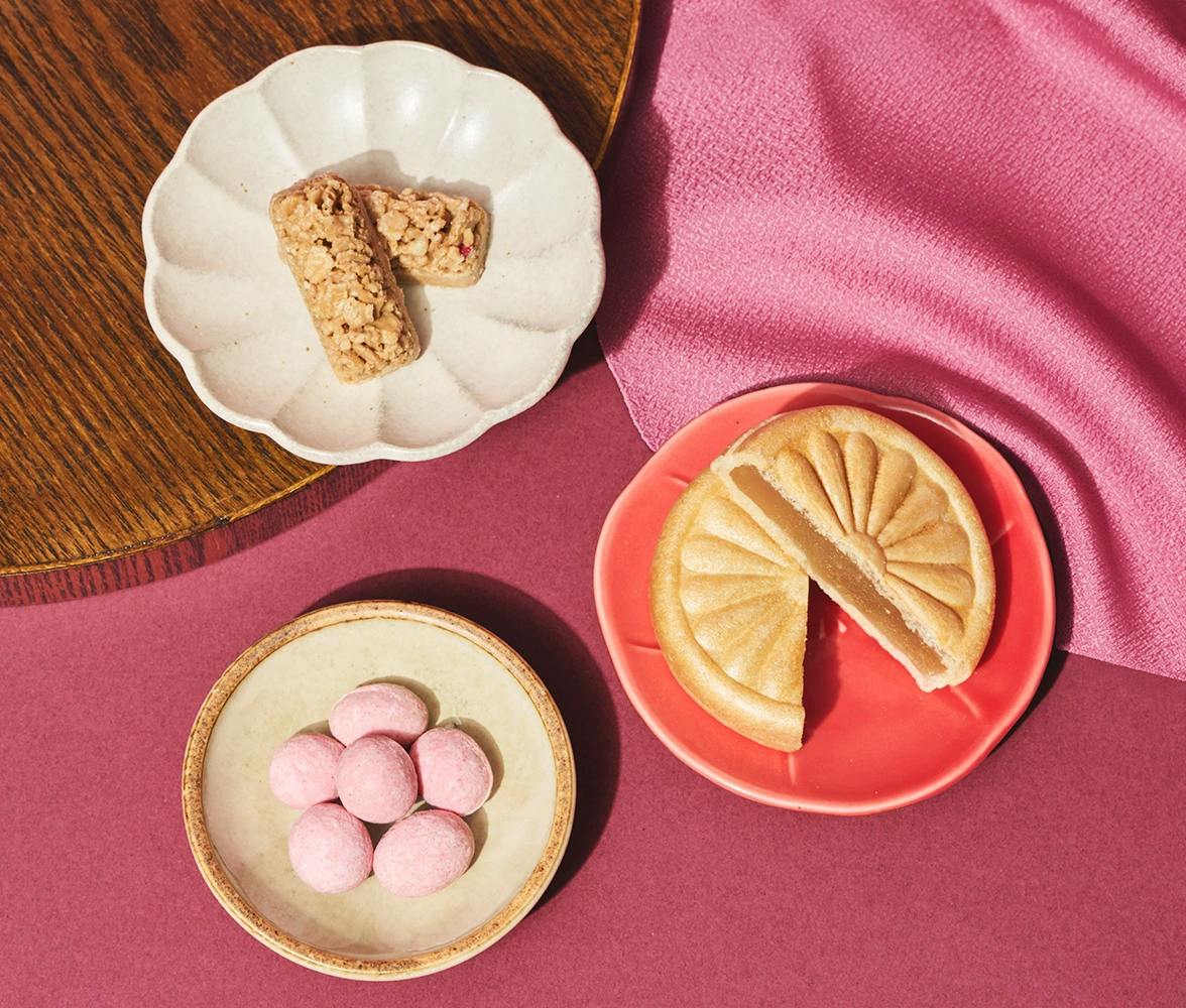 Strawberry-flavored Japanese wagashi