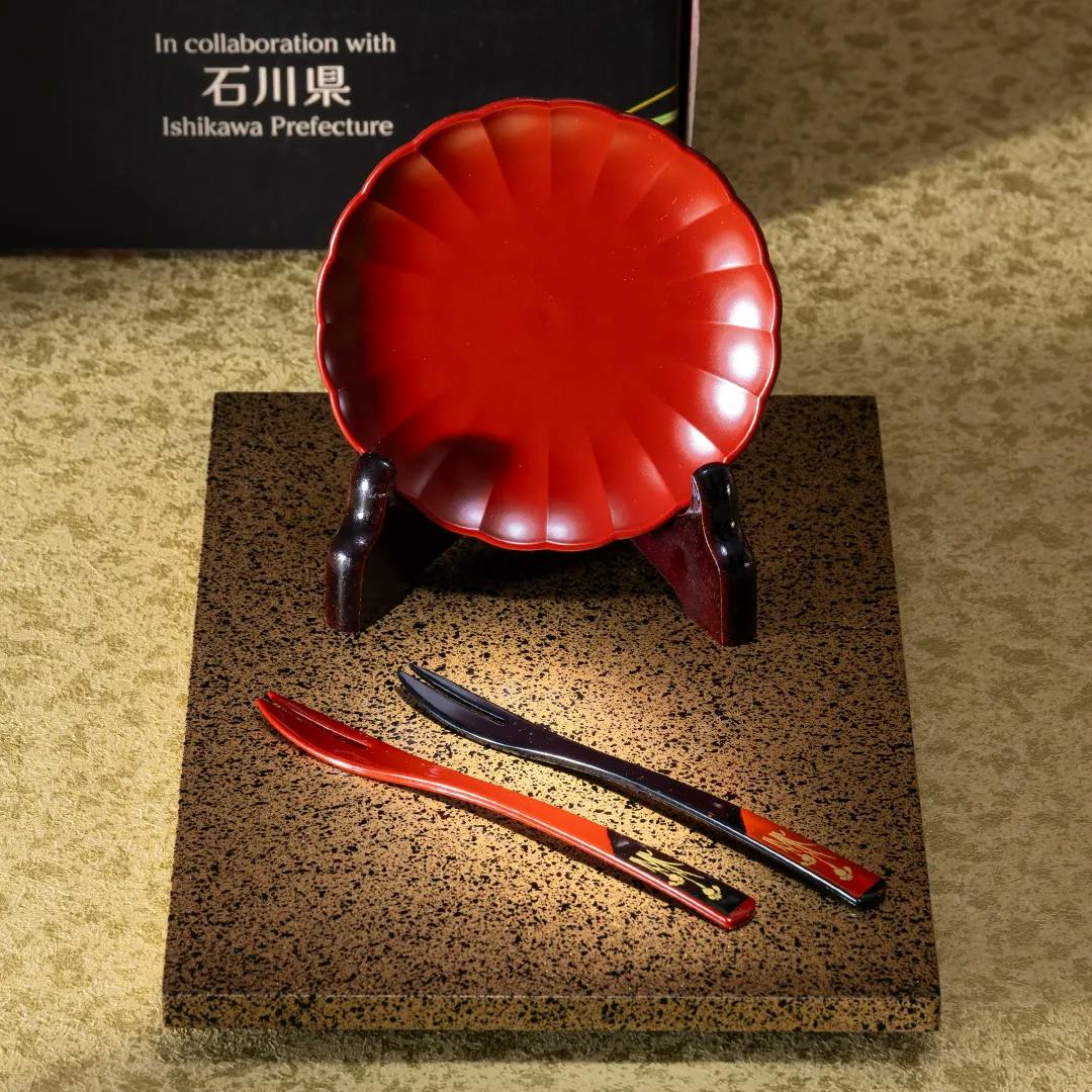 Small Lacquerware Plate & Wagashi Fork Set