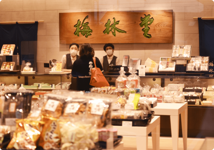 but he also makes a special effort to motivate those who make Bairindo’s sweets with heartfelt letters.