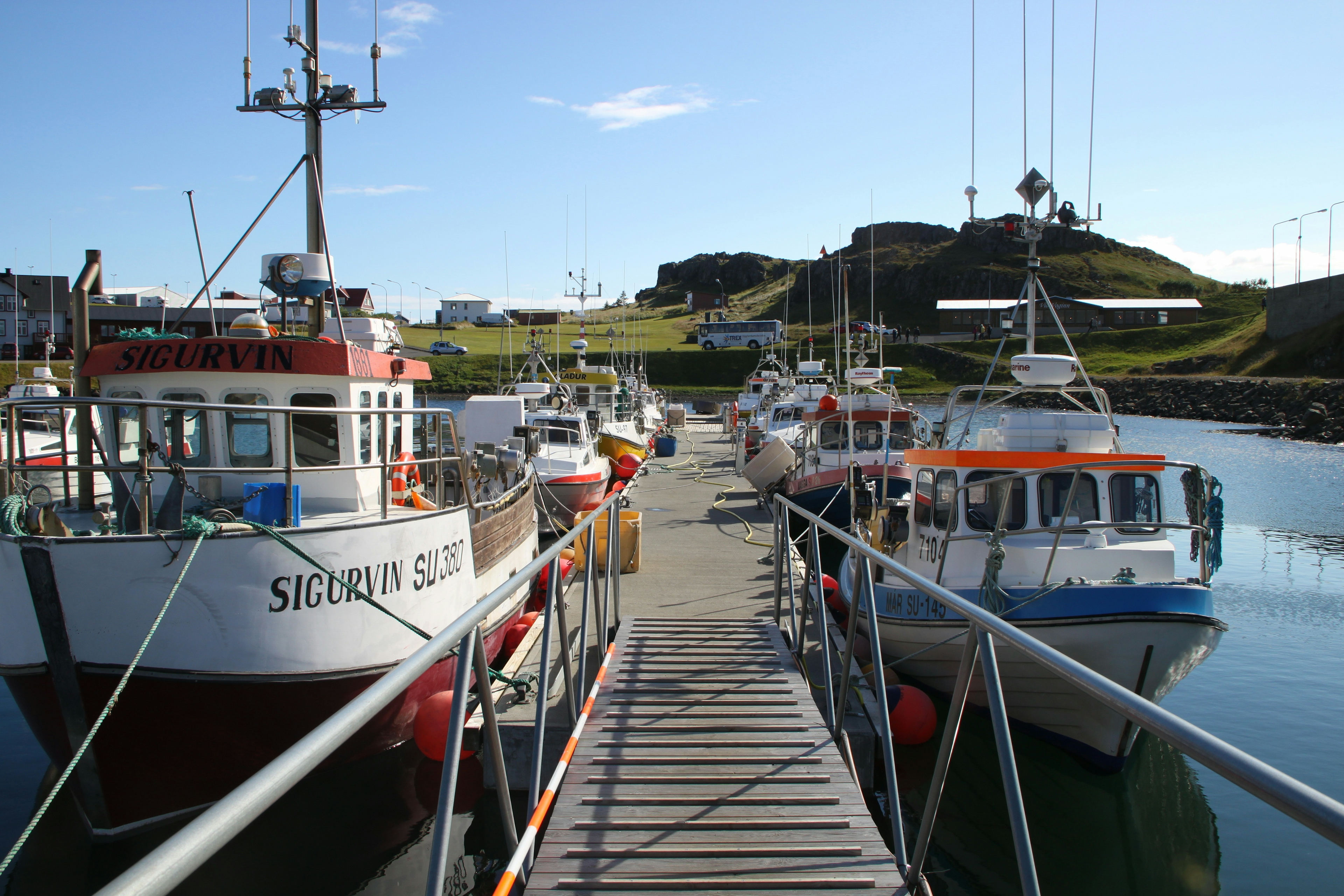 Smábátar við höfn á Djúpavogi. Ljósm.: Sambandið / Ingibjörg Hinriksdóttir