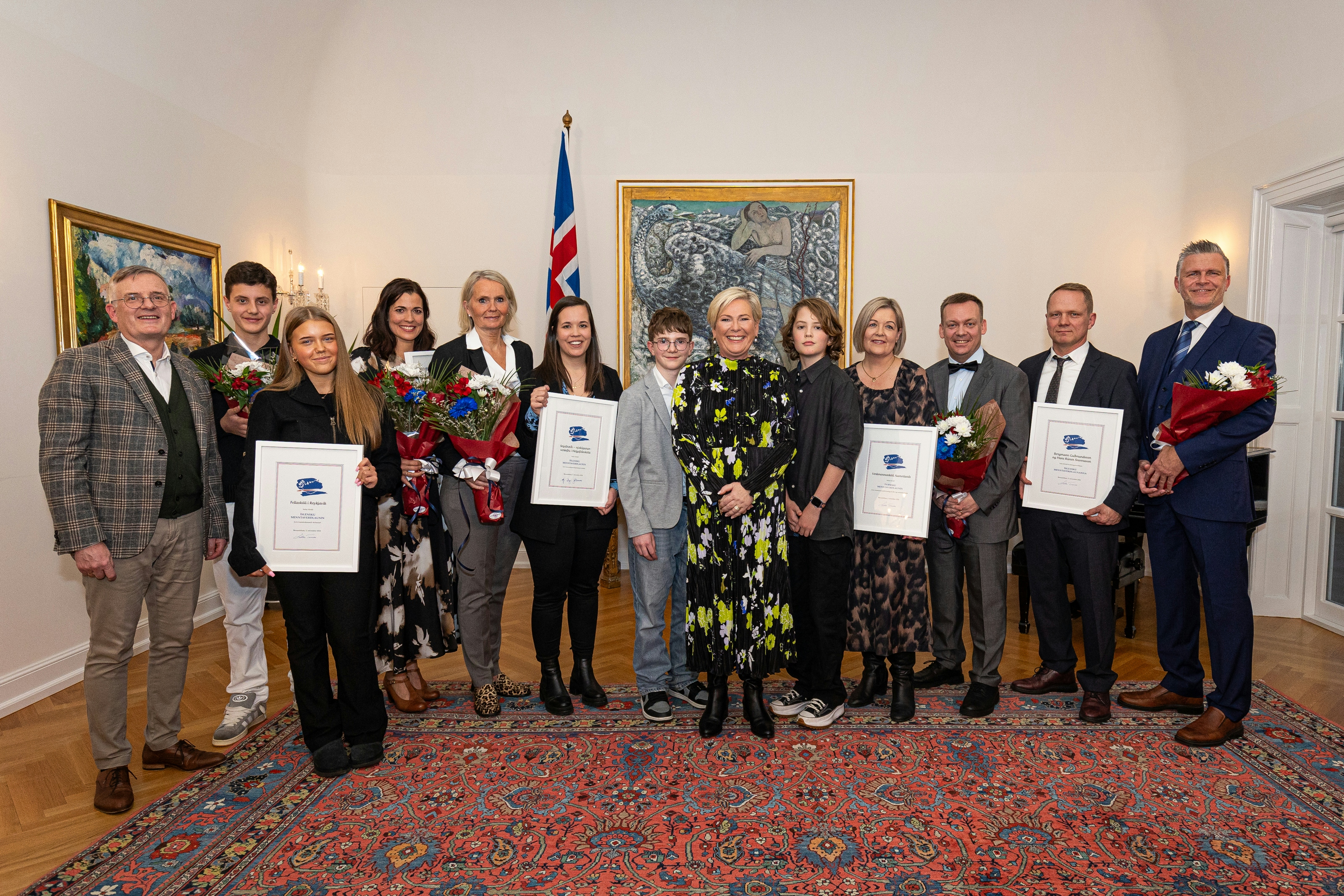 Verðlaunahafar Íslensku menntaverðlaunanna 2024 ásamt Höllu Tómasdóttur forseta Íslands. Ljósm.: MummiLú