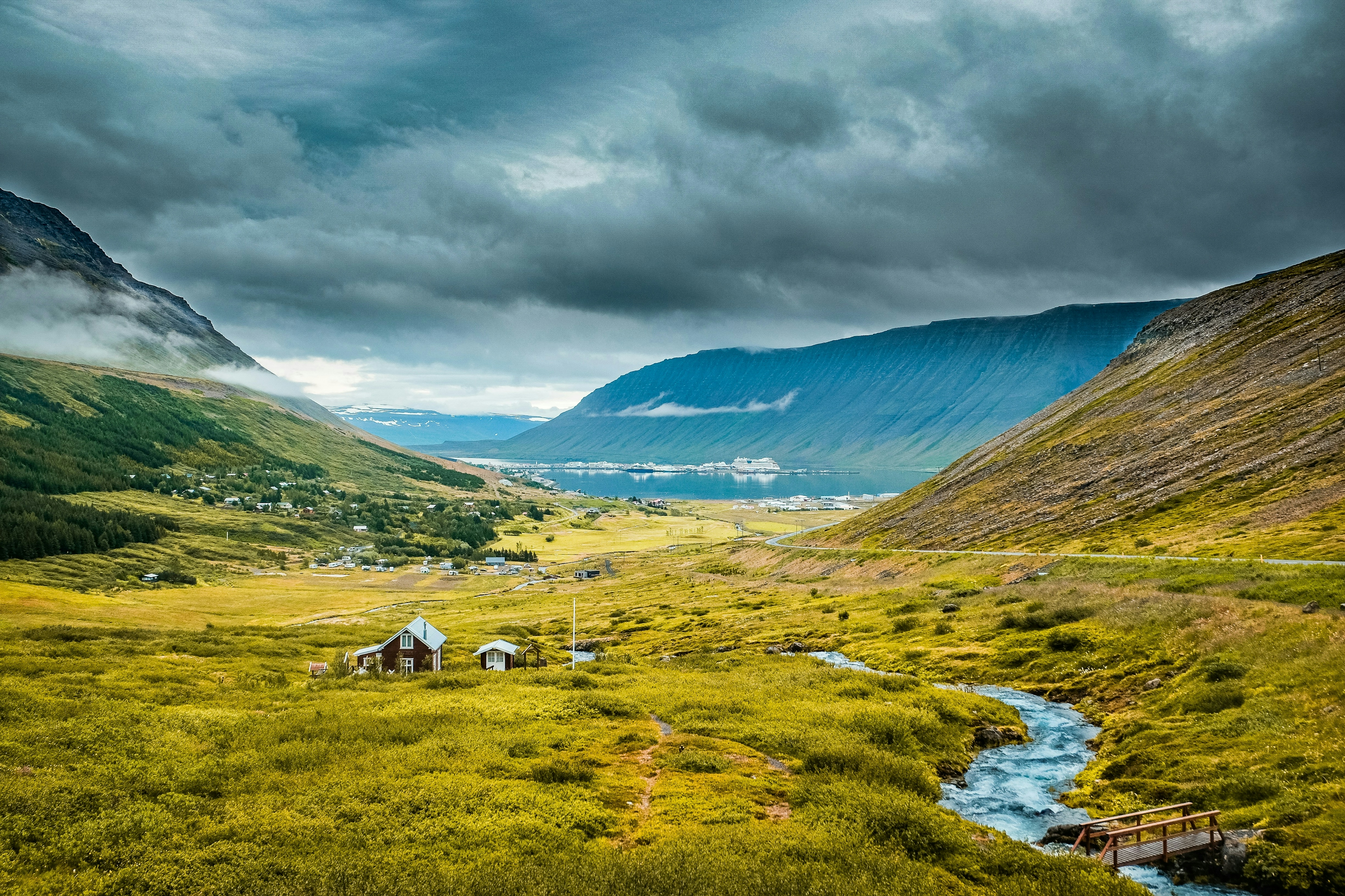 Ísafjörður. Ljósmynd Joel Rohland af Unsplash.