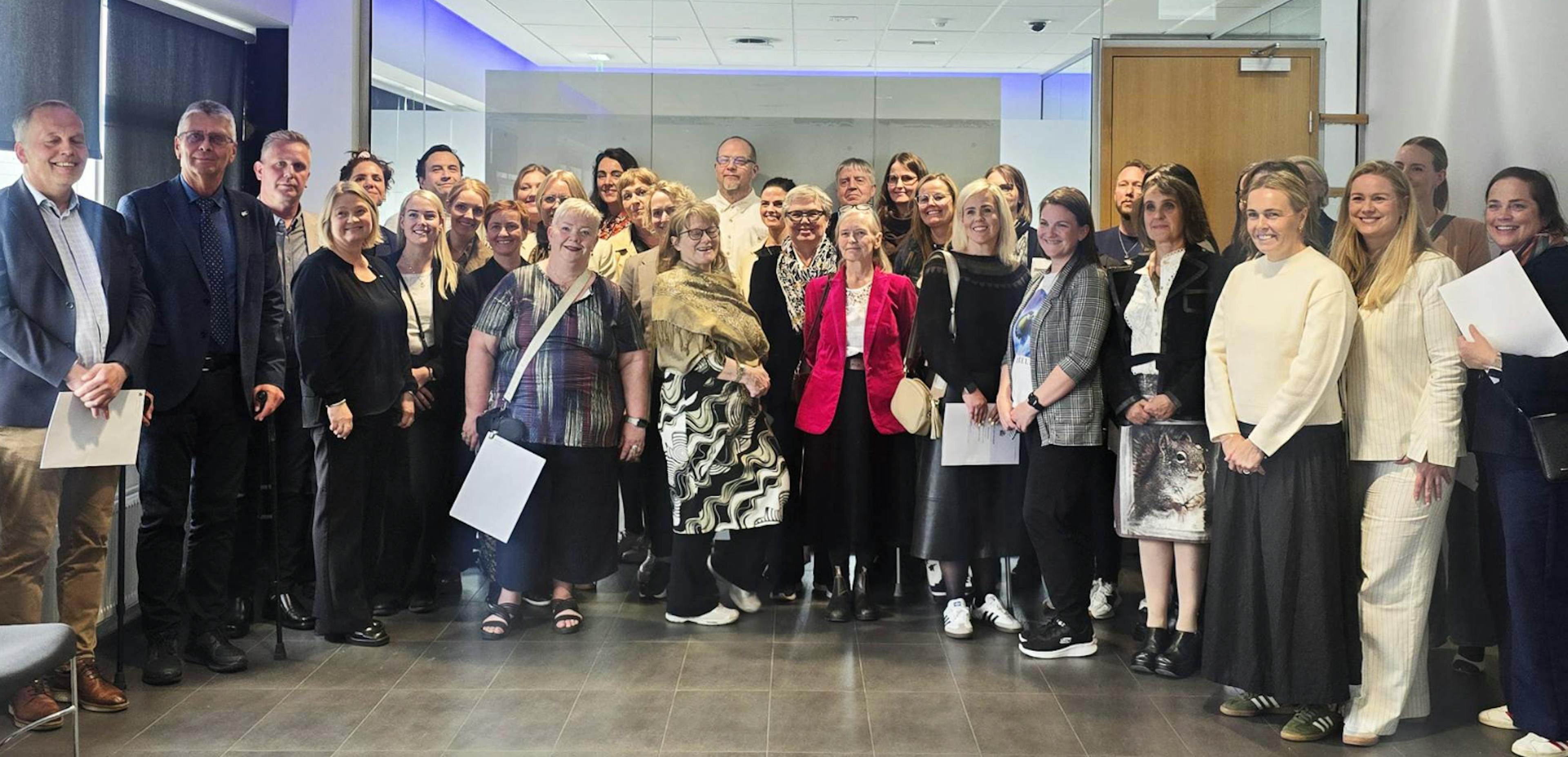 Styrkþegar 2025 ásamt mennta- og barnamálaráðherra og stjórnarformanni Sprotasjóðs. (mynd af vef stjórnarráðsins)
