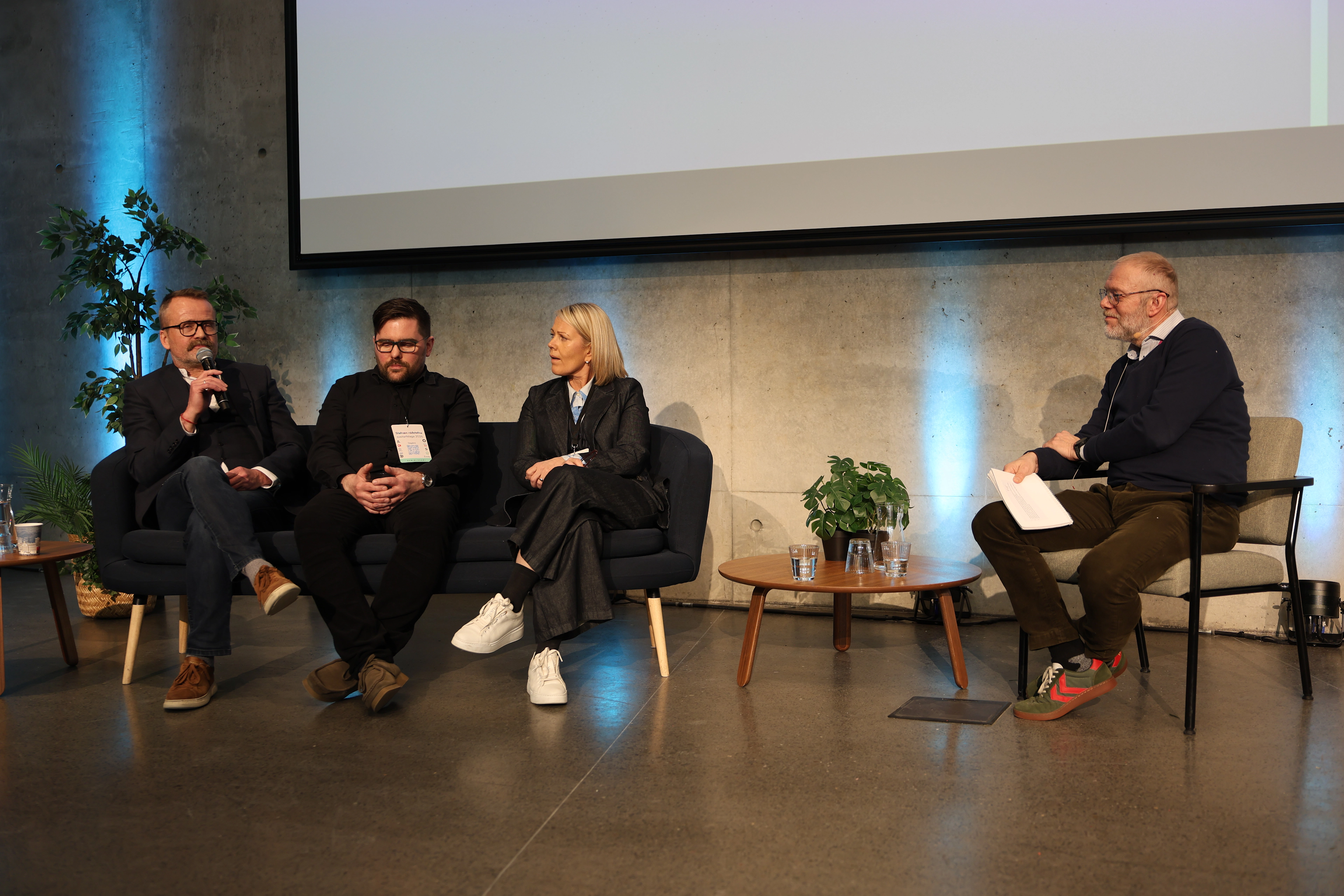 Mynd af pallborðsumræðum á ráðstefnunni