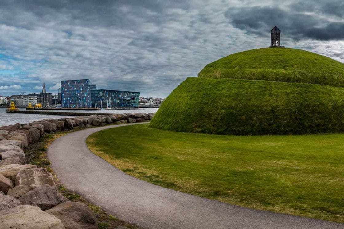 ©Reykjavik.is - þúfa, harpa, reykjavík
