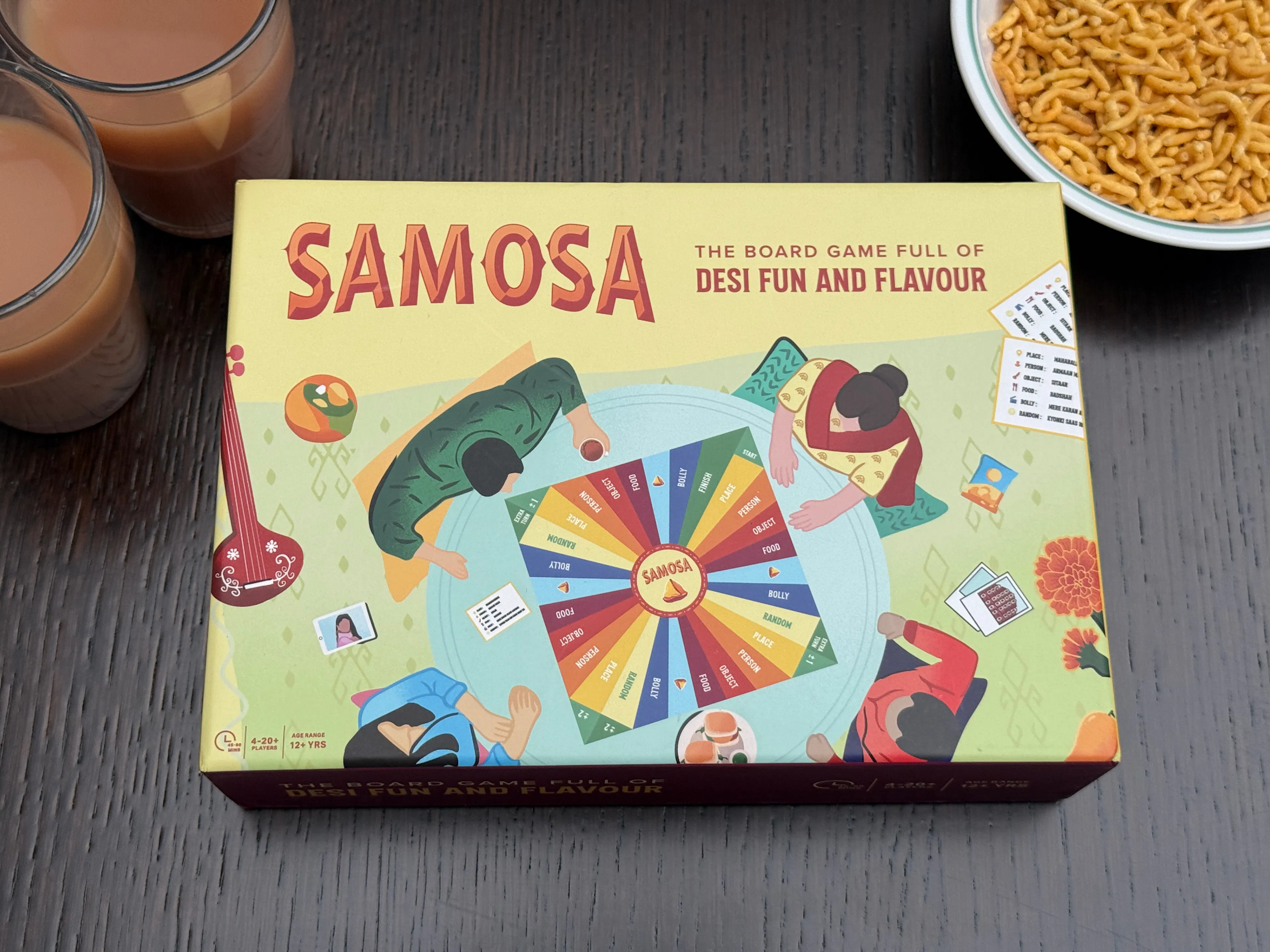 SAMOSA box flatlay