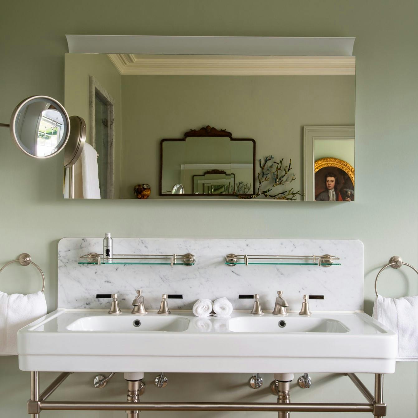 How To Style Brushed Brass in a Bathroom?