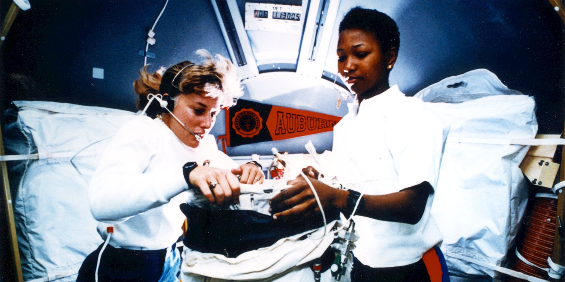 Jan Davis and Mae Jemison ©NASA