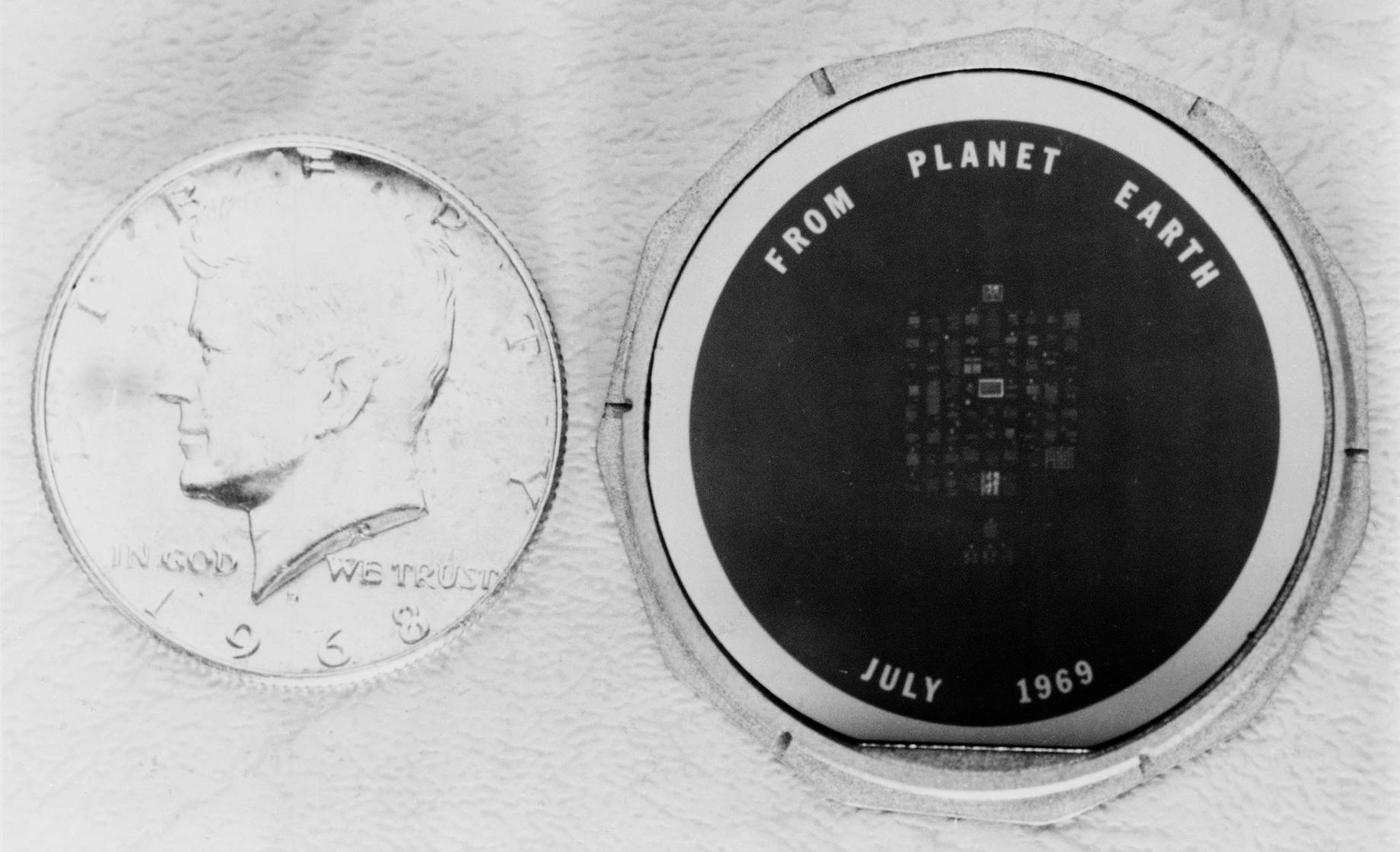 Silicon disk left on the Moon by the Apollo 11 astronauts ©NASA