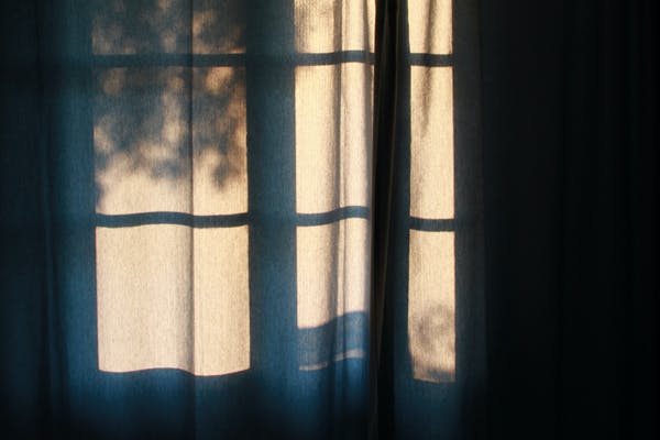 sleeping with sleep apnea - sun coming up behind curtains