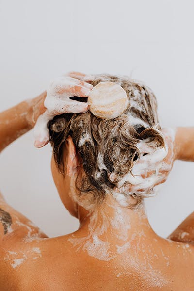 is a hot or cold shower better for sleep