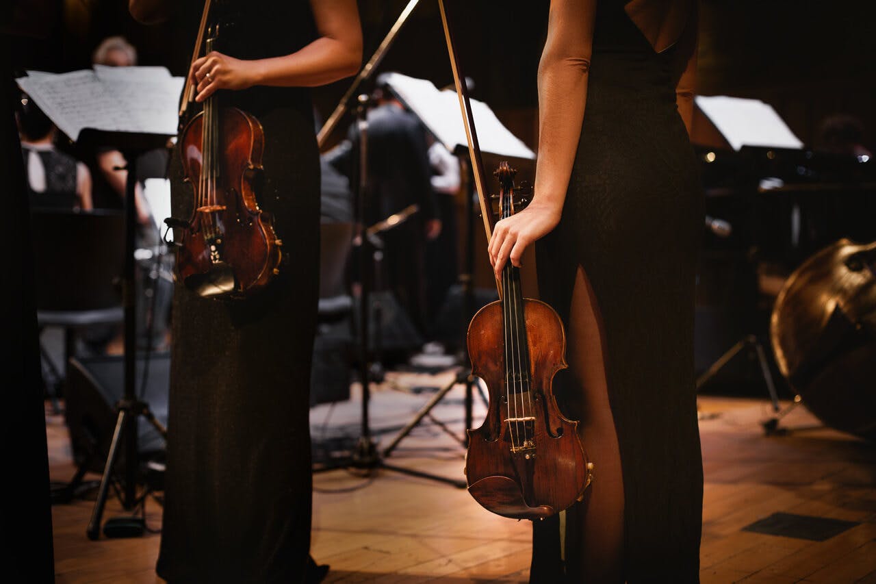 Das Orquesta Típica Sans Souci wurde  gegründet, um den Musikstil der Tangoorchester von Caló/Maderna der 40er Jahren wiederzubeleben.