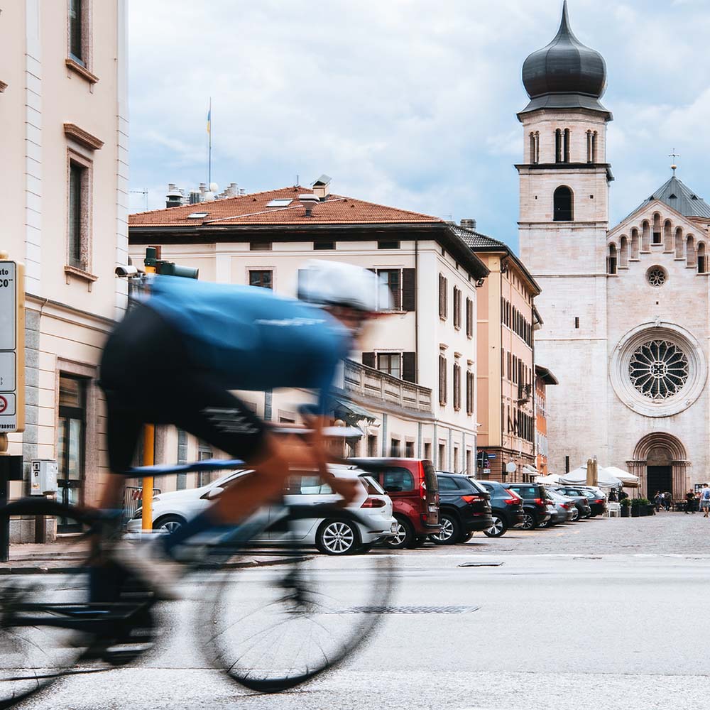 Riding road bike wheels fast in the city