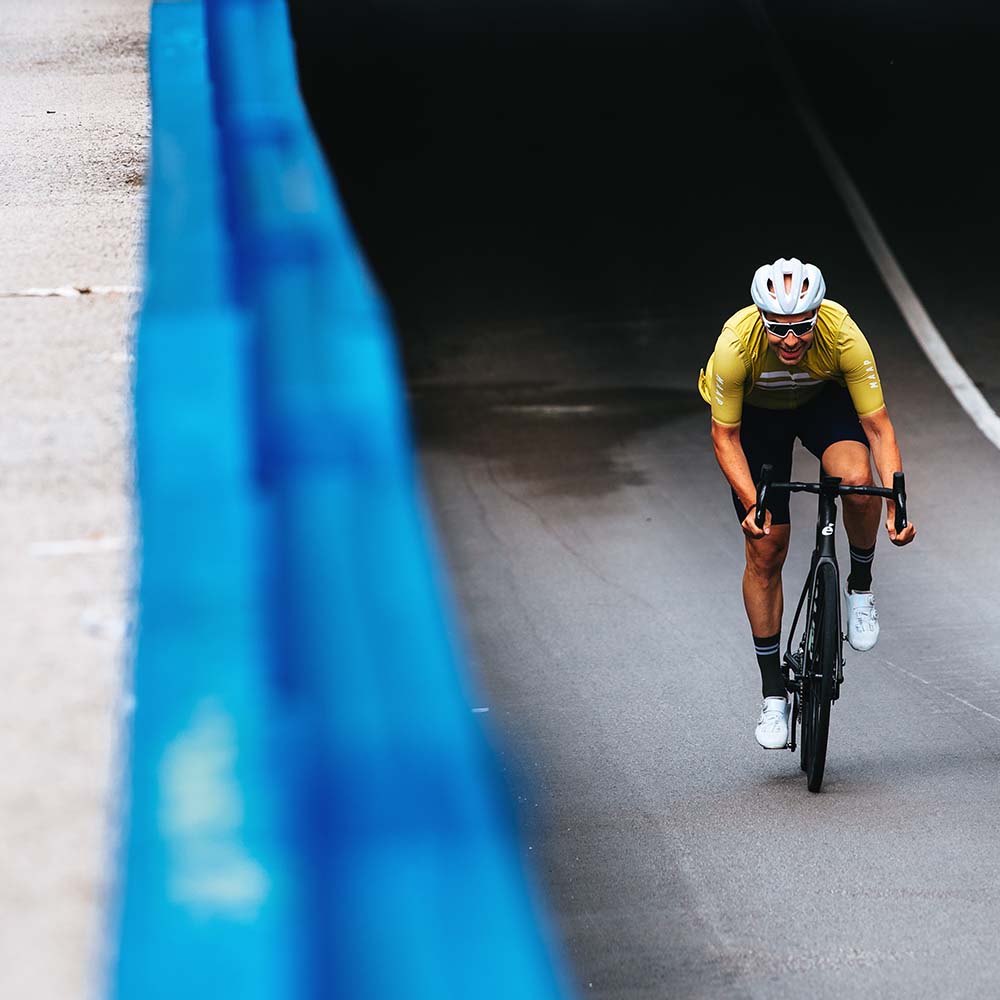 Sprinting on a road bike on Reserve road wheels