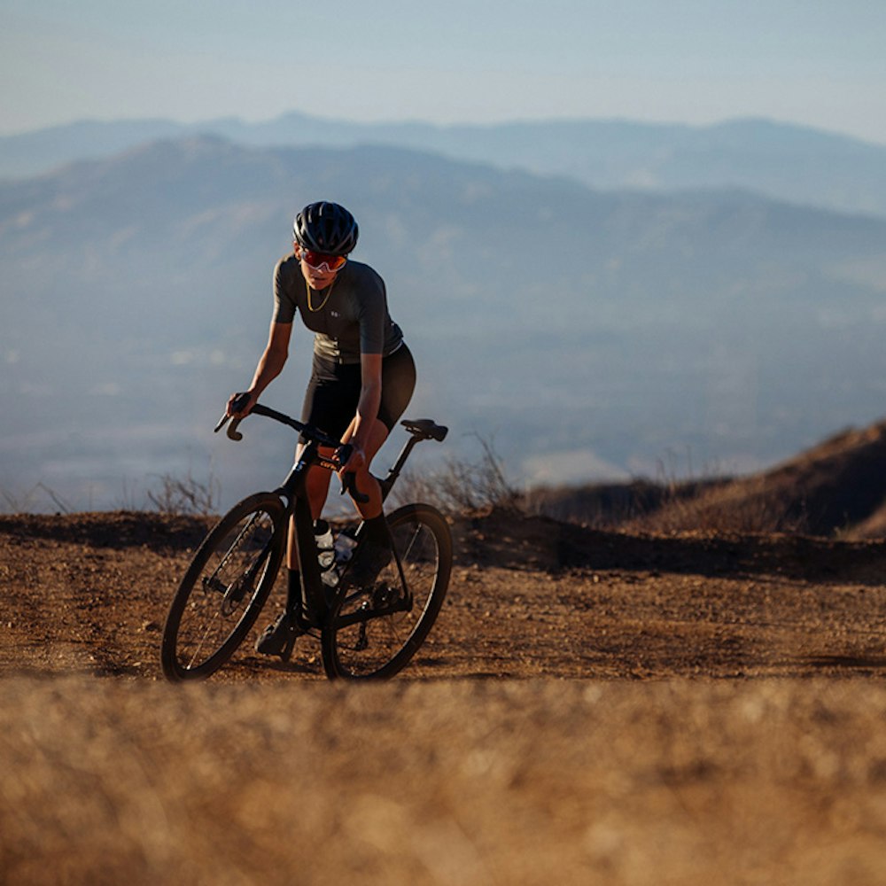 Riding the Aspero 5 on a gravel road