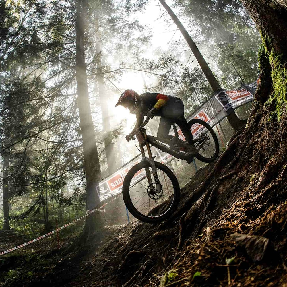 Racing the Santa Cruz V10 at Leogang