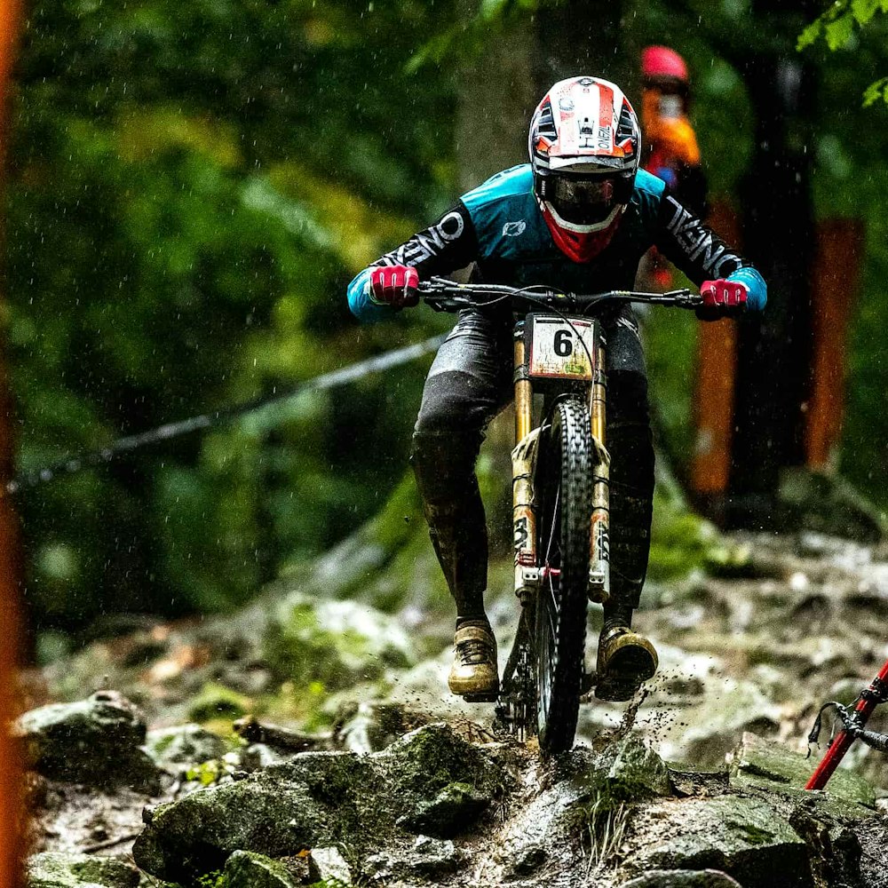 Racing on a V10 though a rock garden