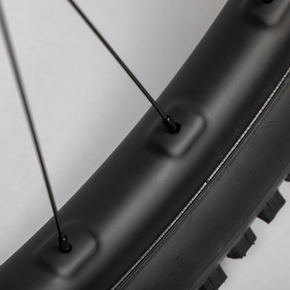Reserve 30|HD Mountain Wheelset - Spoke reinforcement studio image