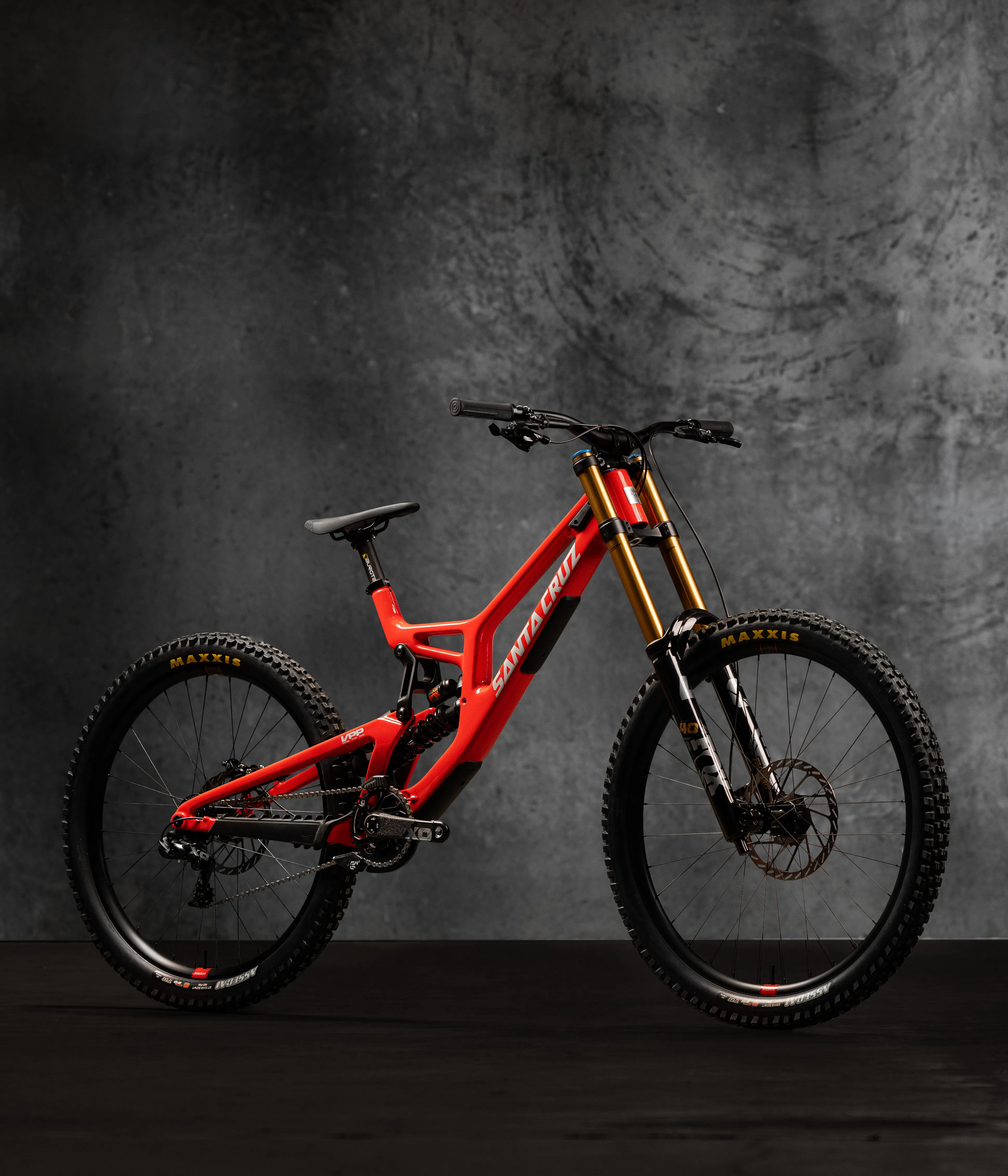V10 - Carbon Downhill Mountain Bike | Santa Cruz Bicycles