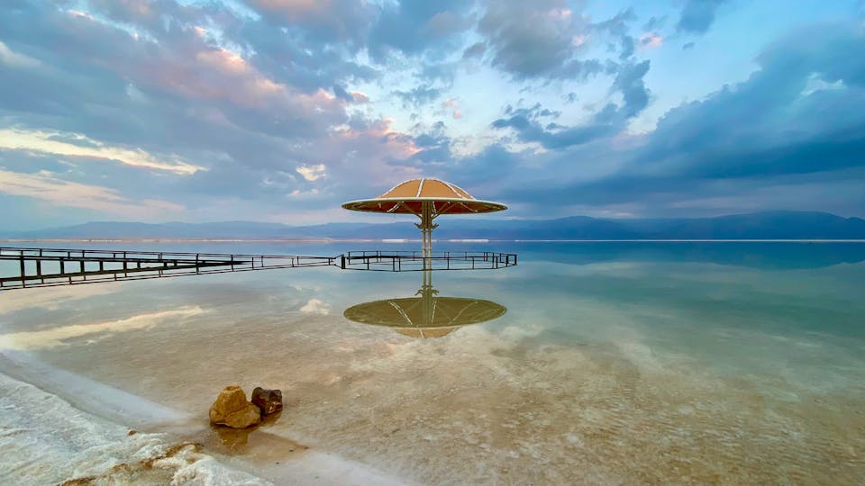 a picture of the dead sea