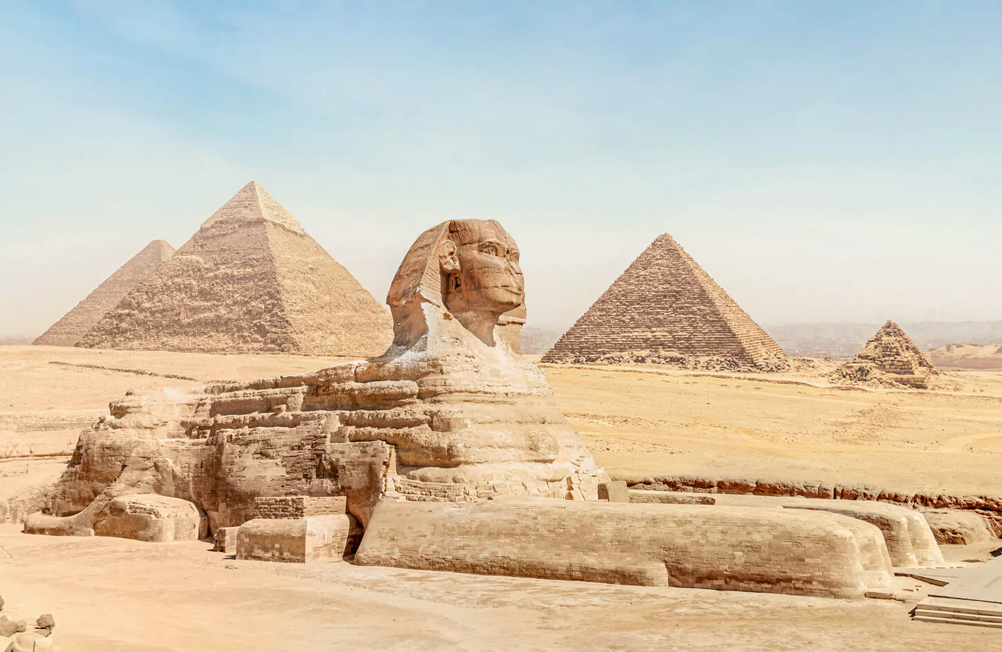A wonderful picture of the Great Sphinx and the pyramids of Giza