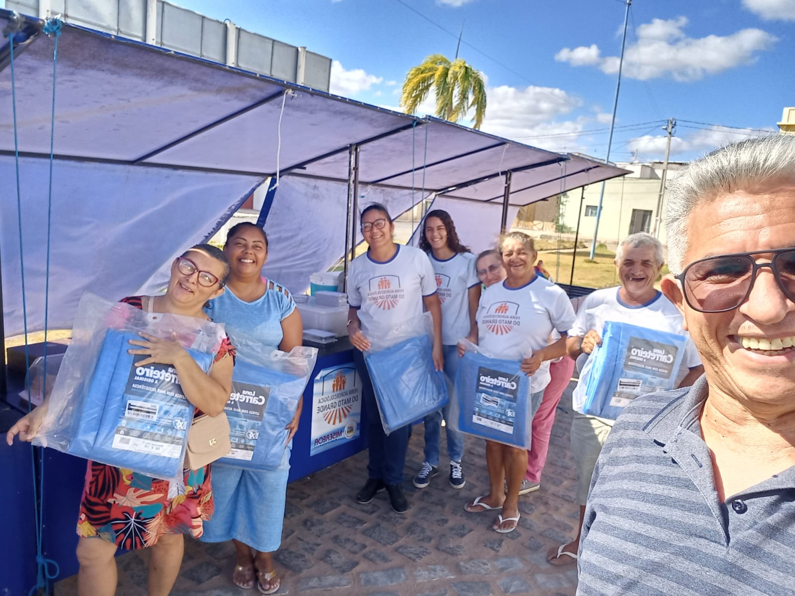 Feira Agroecológica do Mato Grande recebe material para restauração das barracas