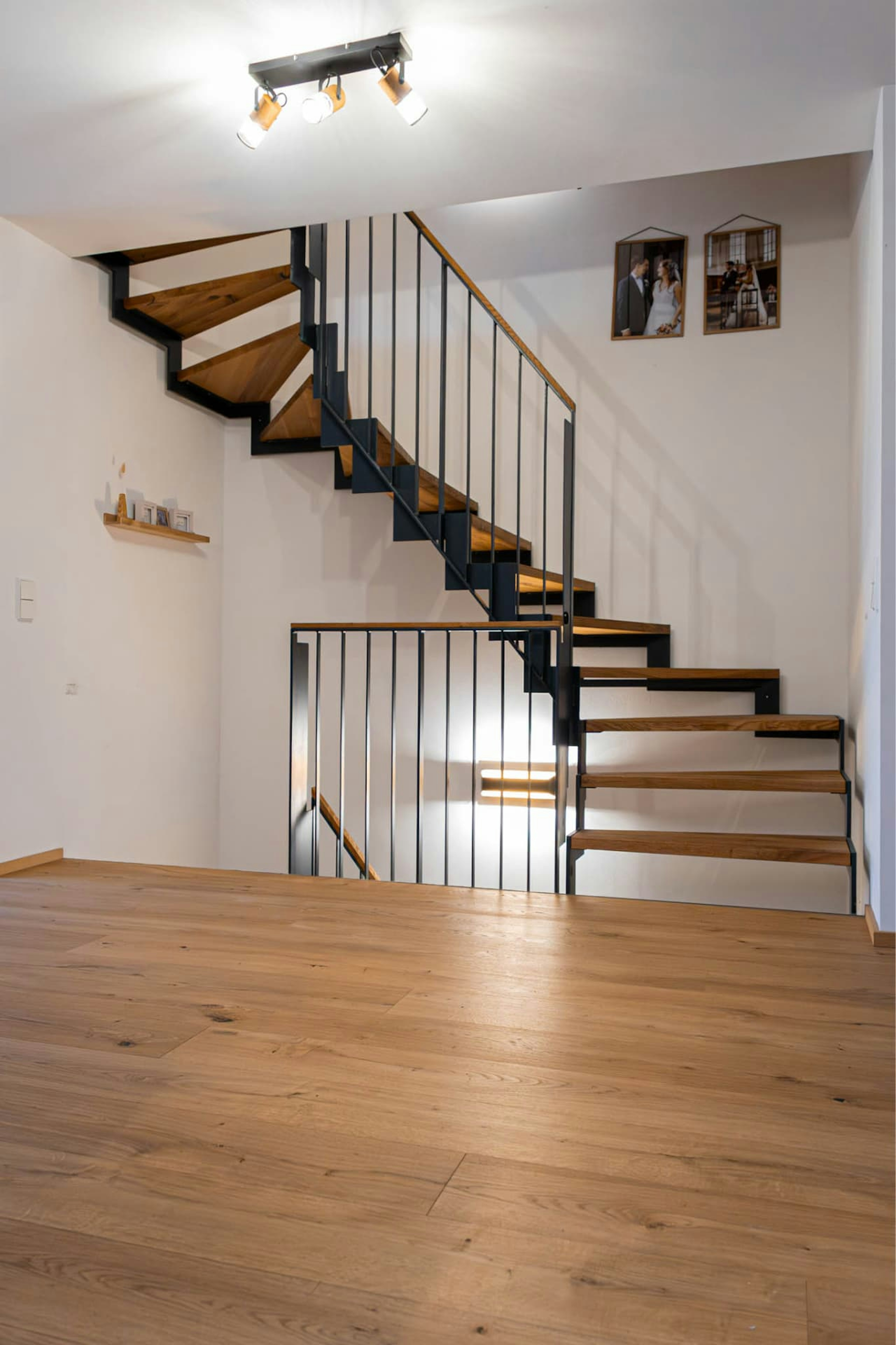 Parkett und Treppe von Parkett Saussele in einem modernen Haus