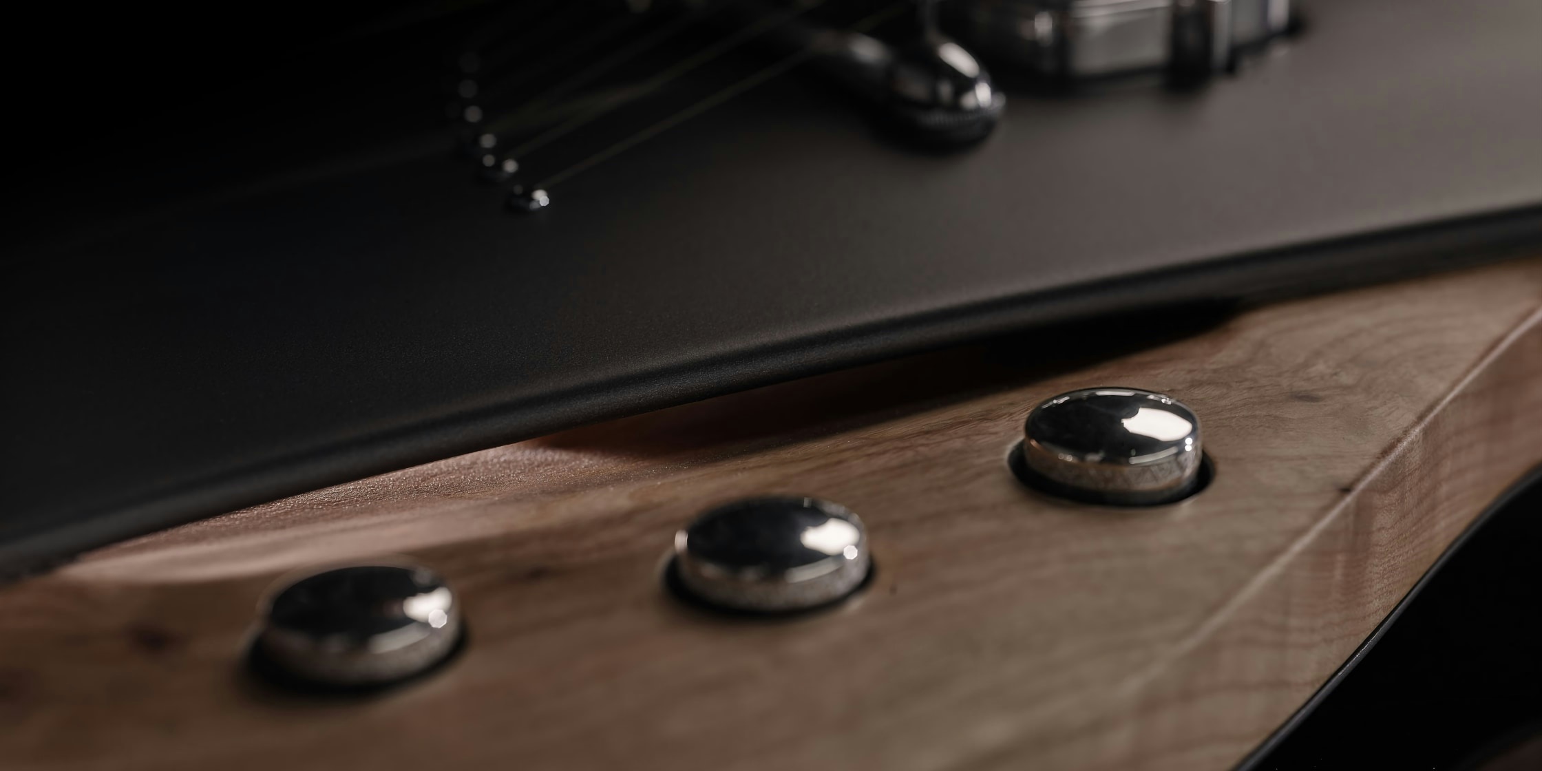knobs on the One piece master I guitar