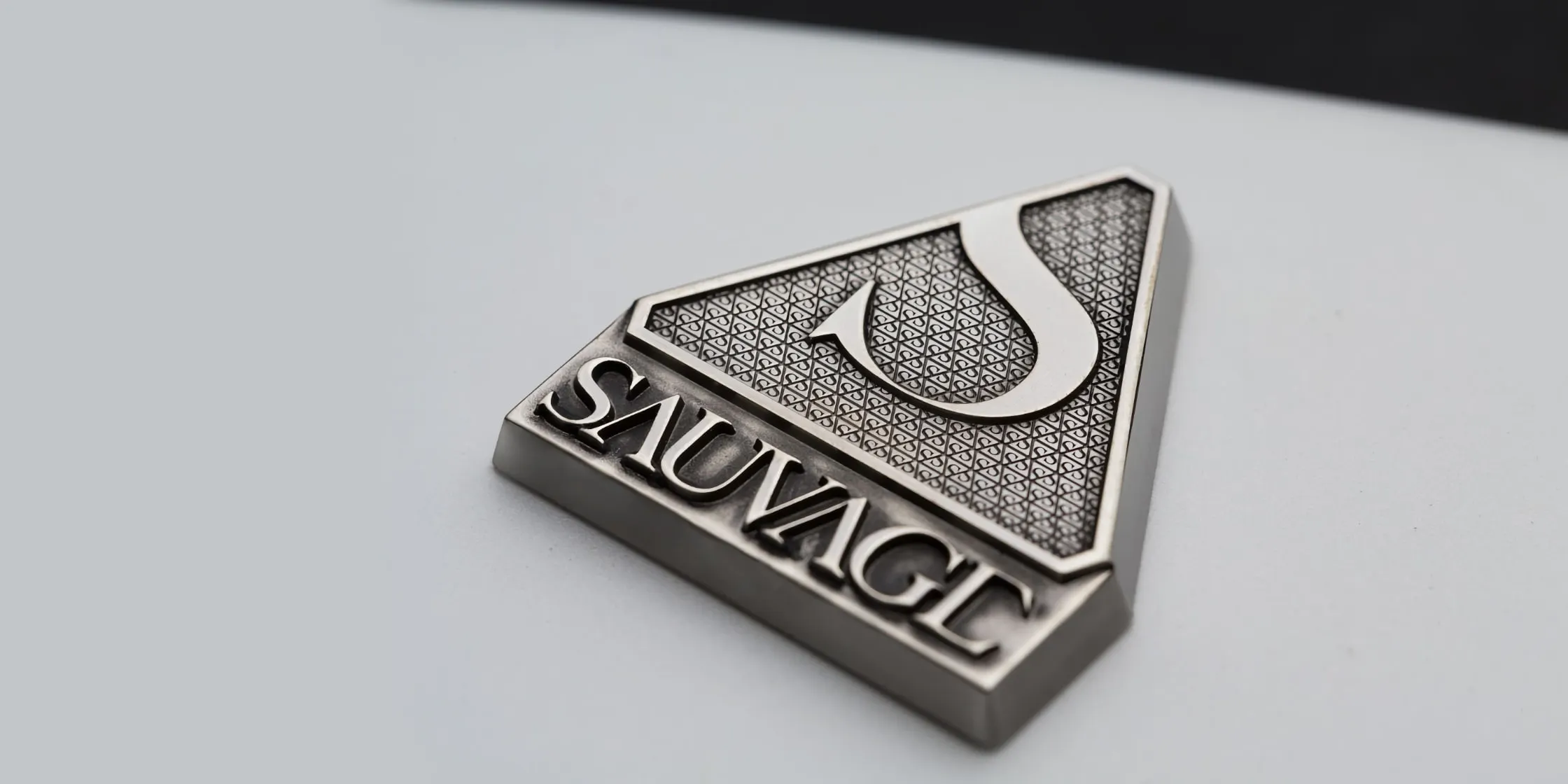 Sauvage brand logo on the One piece master II guitar