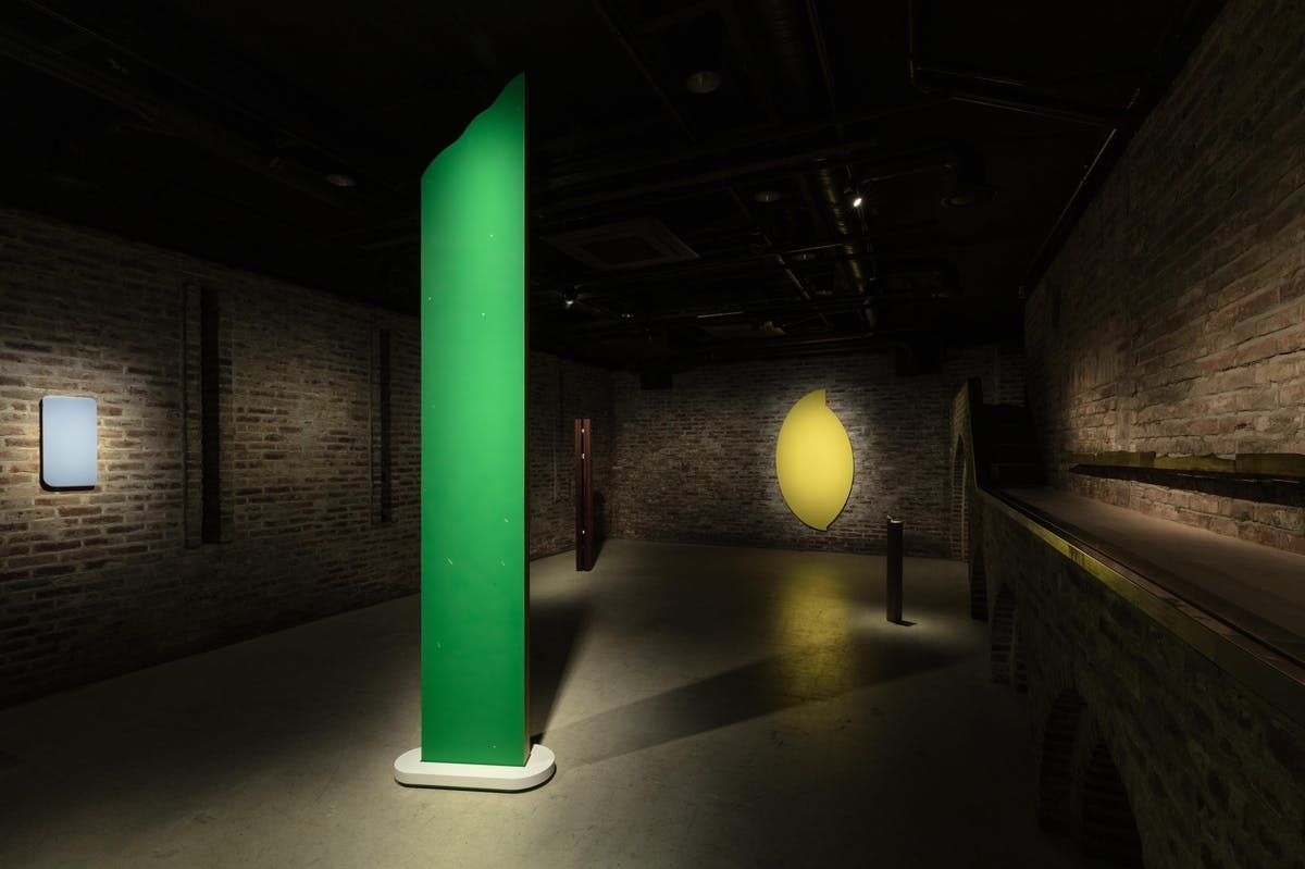 "Jungbae Lee: Rub, Jam and Glimmer" at Arario Museum | Photo courtesy of k-artnow.comof 