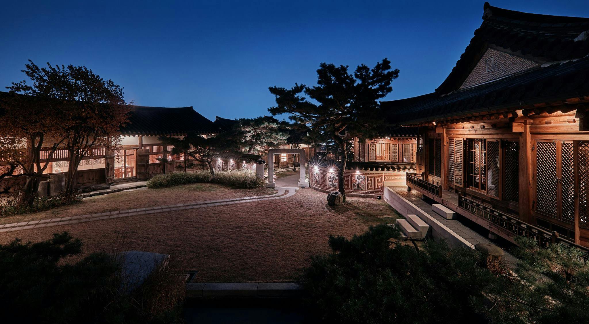 The courtyard of the Korean Furniture Museum by night