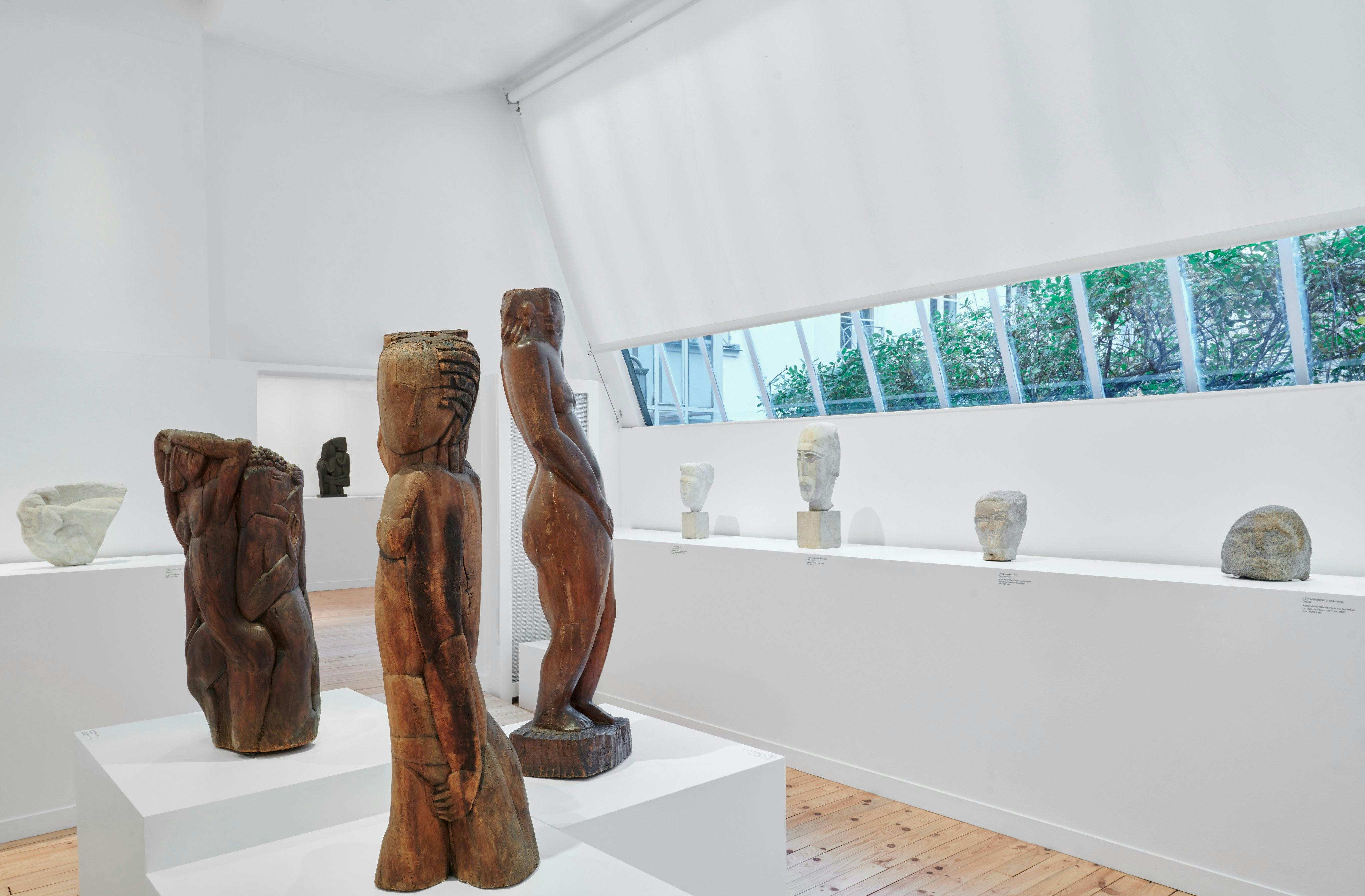 Ossip Zadkine's sculpting techniques were characterized by a Cubist influence, using fragmented and angular forms to create dynamic compositions.