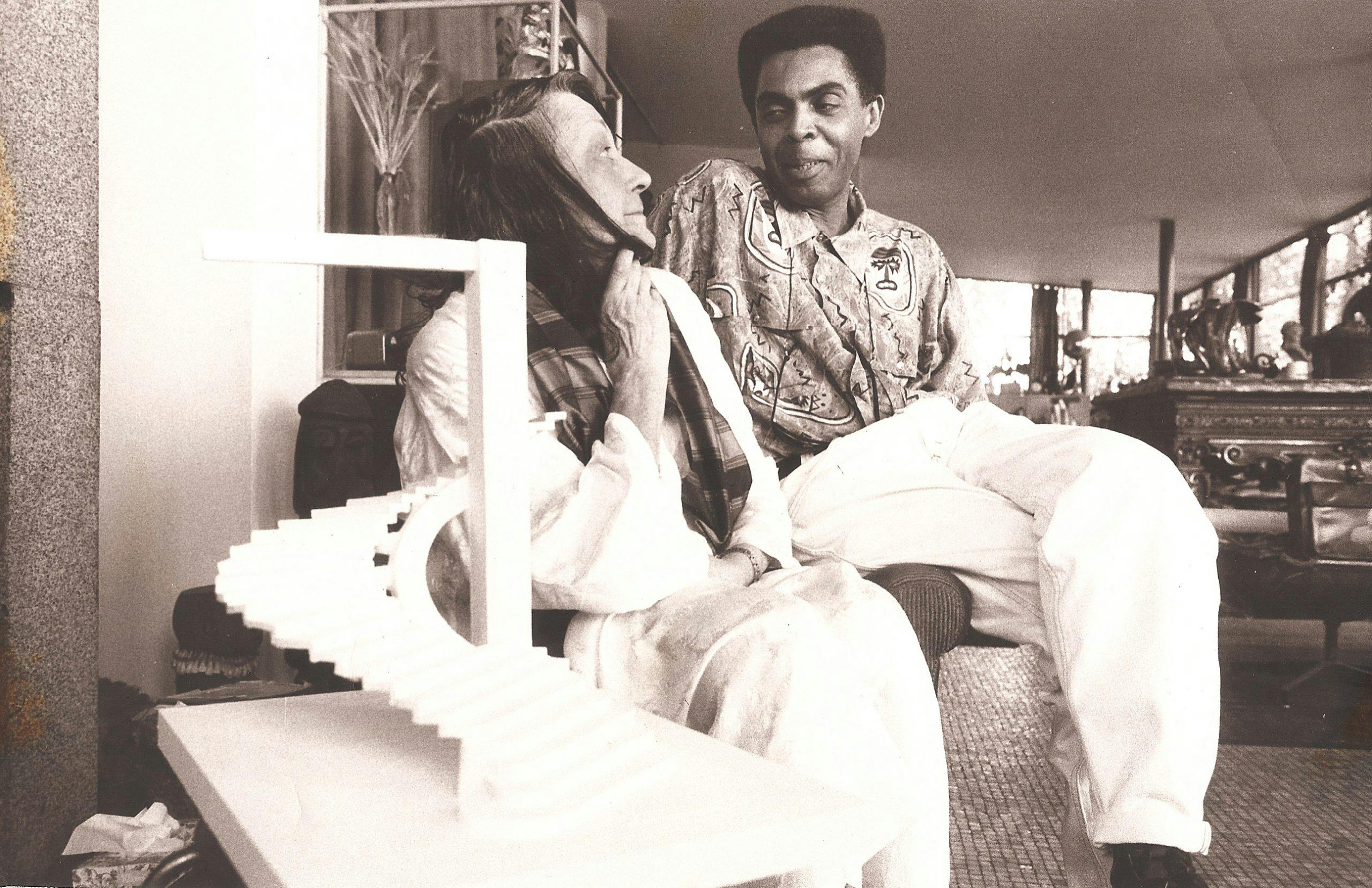 Lina Bo Bardi and Gilberto Gil at Casa de Vidro.