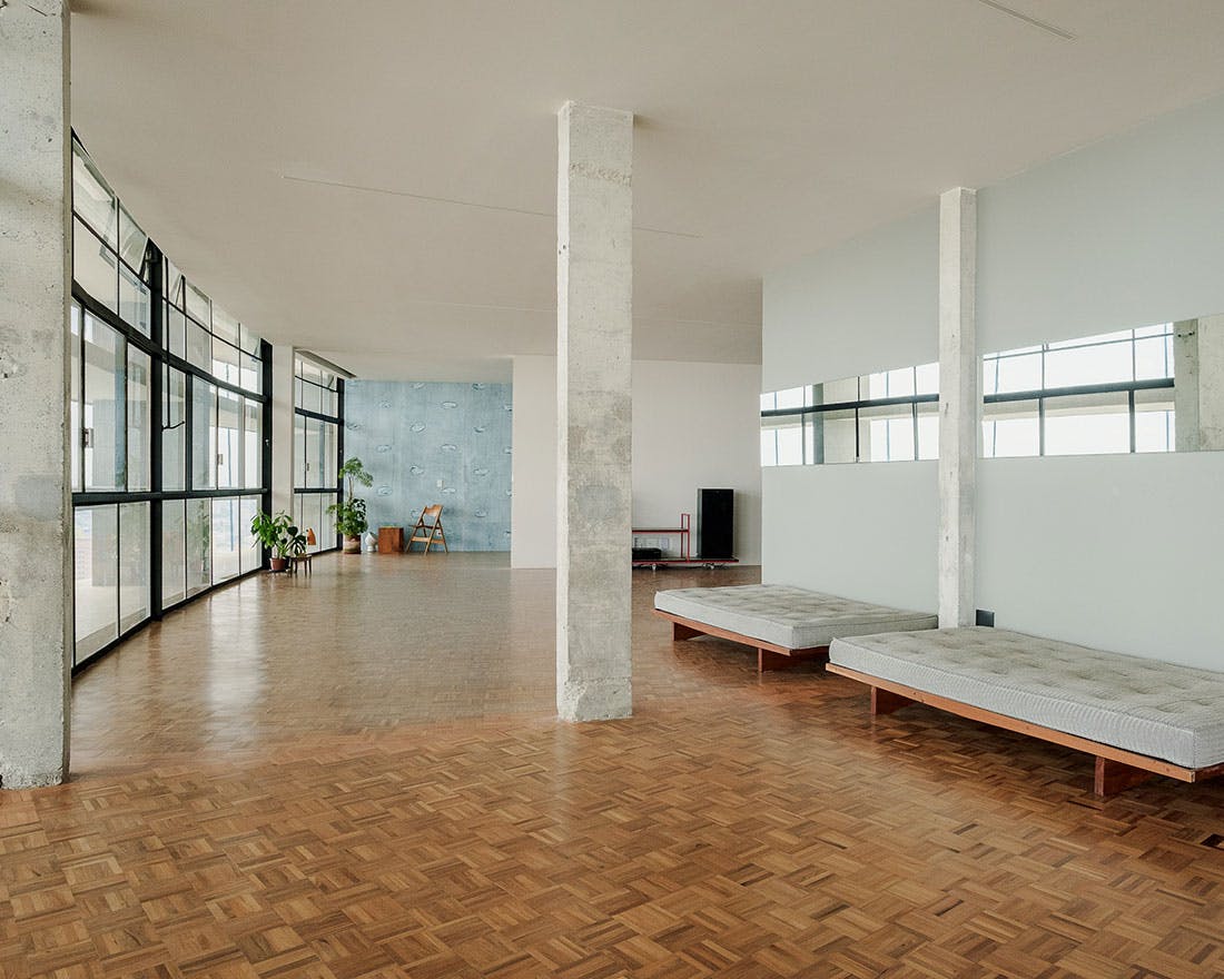  The windows of Edifício Copan are a defining feature, designed to enhance the building's undulating facade while maximizing natural light and ventilation. 