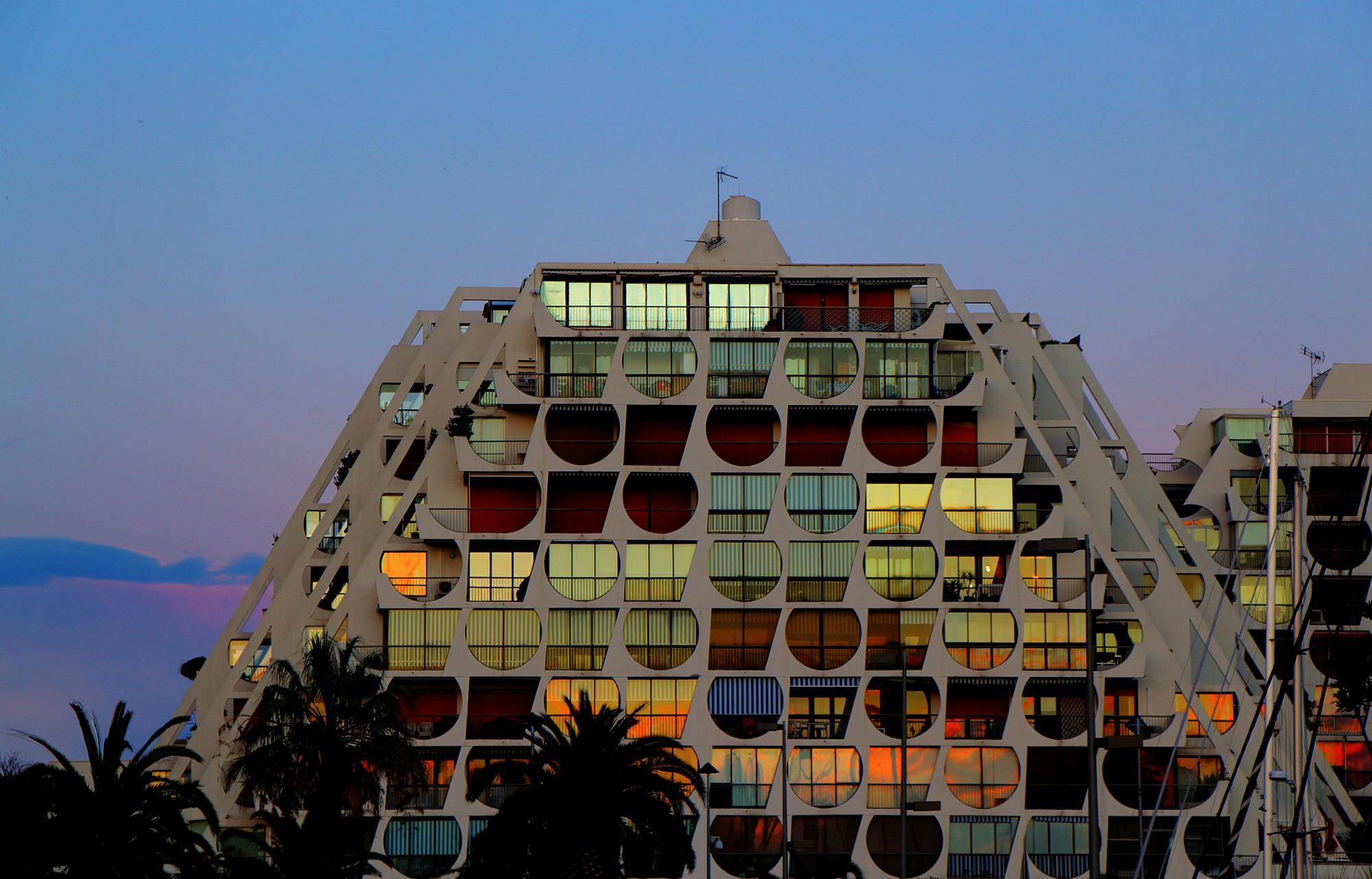  The buildings in La Grande Motte are known for their distinctive hexagonal windows, which add to the city's futuristic aesthetic. 