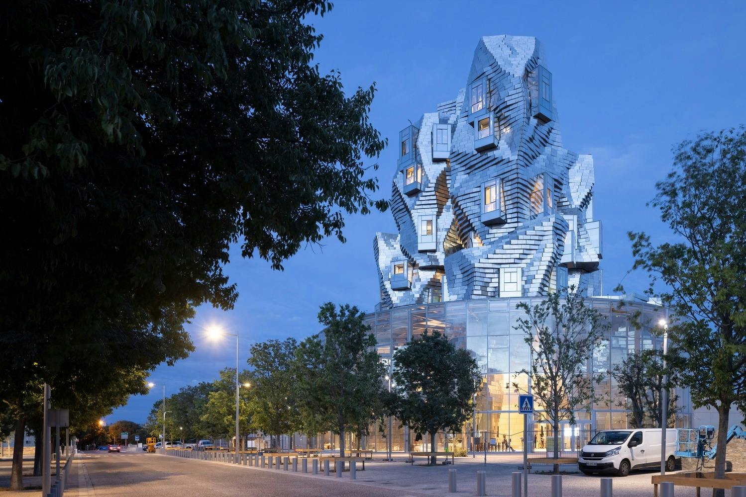 At night, Luma Arles transforms into a captivating spectacle. The Gehry-designed tower, with its irregular stainless steel panels, reflects and refracts artificial light, creating a shimmering, almost otherworldly appearance against the dark sky. 