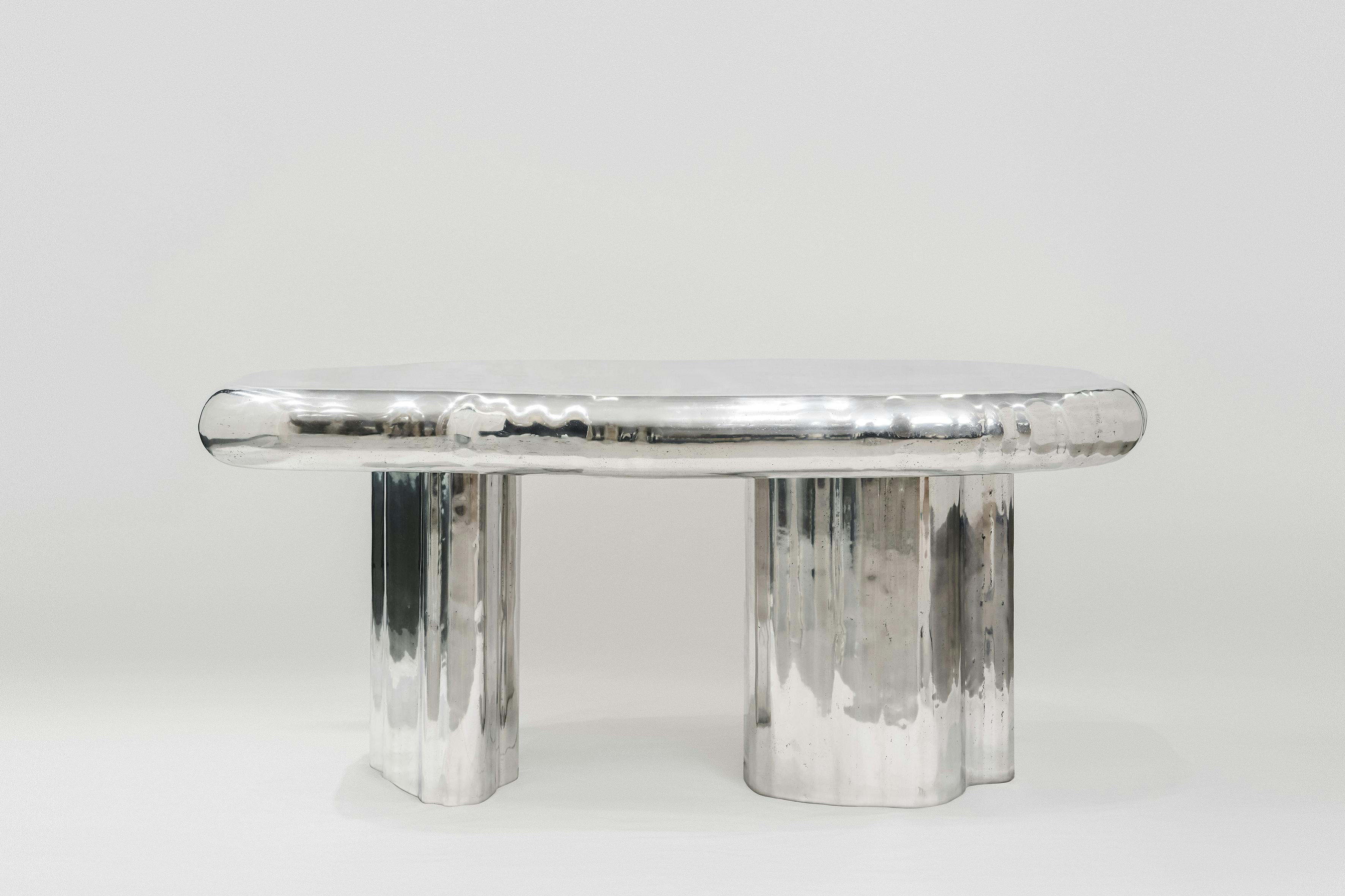 'AI Table' from the 'Al series', The artist uses metal as the main material, and among the techniques of handling metal, he loves the casting technique the most. They find particular fascination in the moment when a strong metal transforms from a solid state to a molten state, as if discovering a glimpse of vulnerability when rigidity collapses