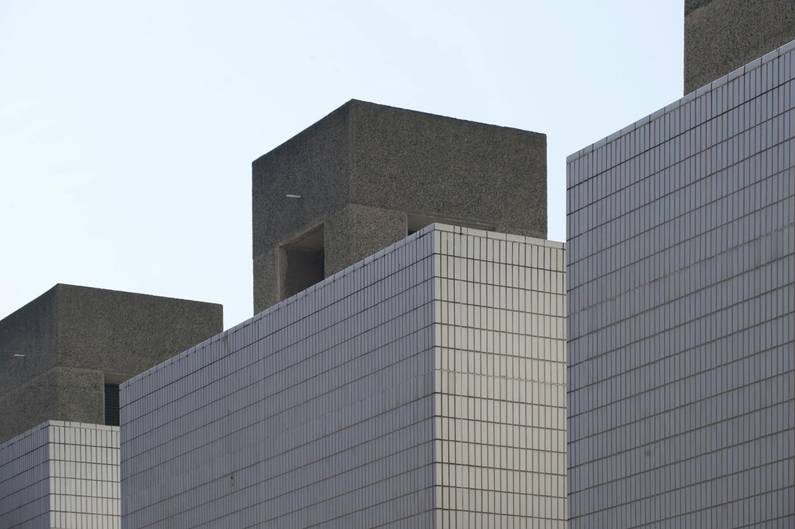 The design of the Barbican Centre reflects the brutalist movement, which embraced rugged, unfinished materials, primarily exposed concrete (often referred to as béton brut) as a structural and aesthetic element. The architects aimed to create a multi-use space that would offer a sense of community and culture within the urban environment. This is evident in the Centre’s sprawling layout, where the performing arts venues are integrated with residential towers, gardens, and public plazas.