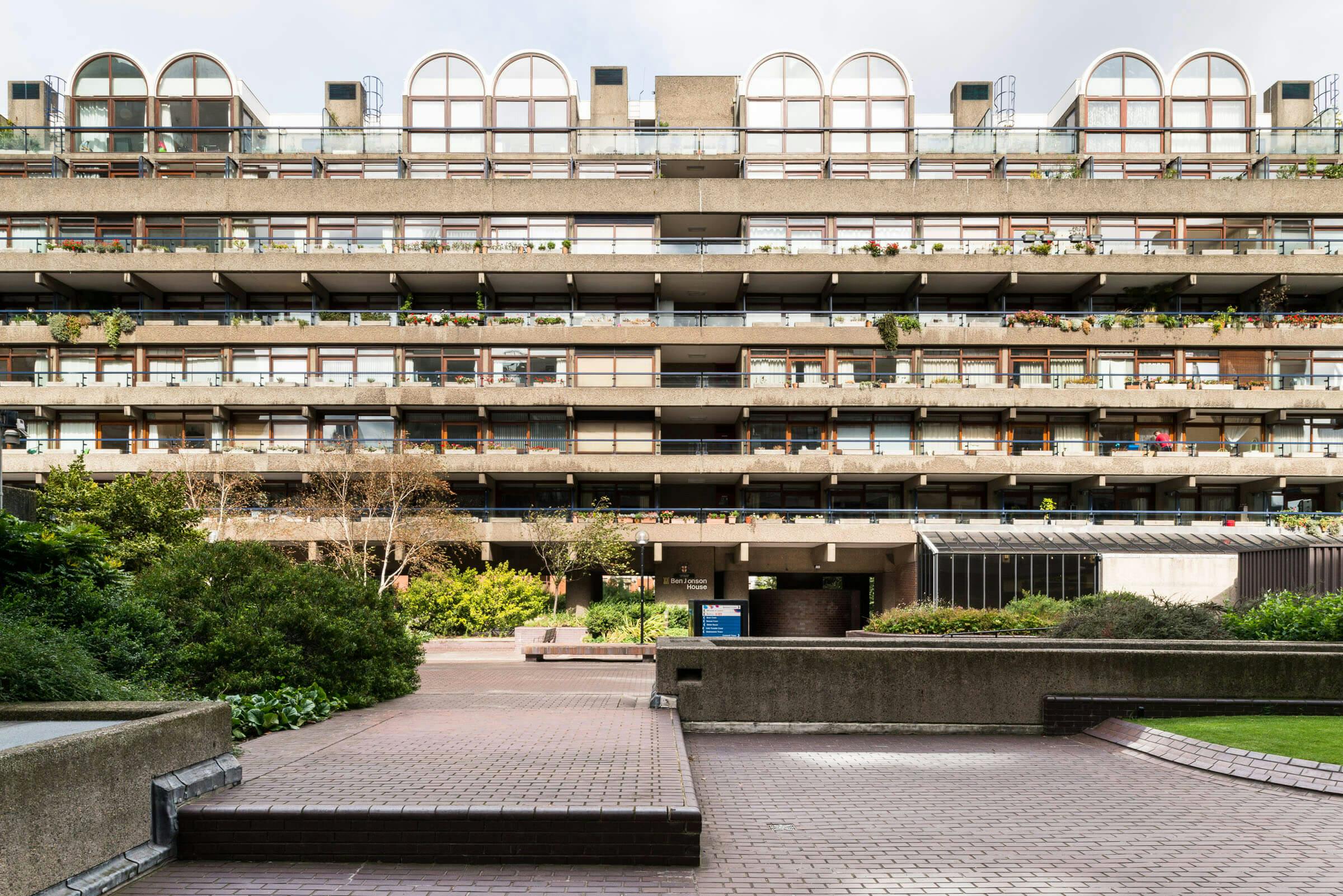 The architects were inspired by the idea of creating a "city within a city." The Barbican Estate, of which the Centre is a part, is an ambitious, self-contained complex featuring everything from homes and schools to cultural venues, all within a pedestrianized zone. Elevated walkways, or "highwalks," connect different parts of the estate, allowing visitors to navigate the area without encountering road traffic. This design concept aimed to foster a balance between urban life and tranquillity.