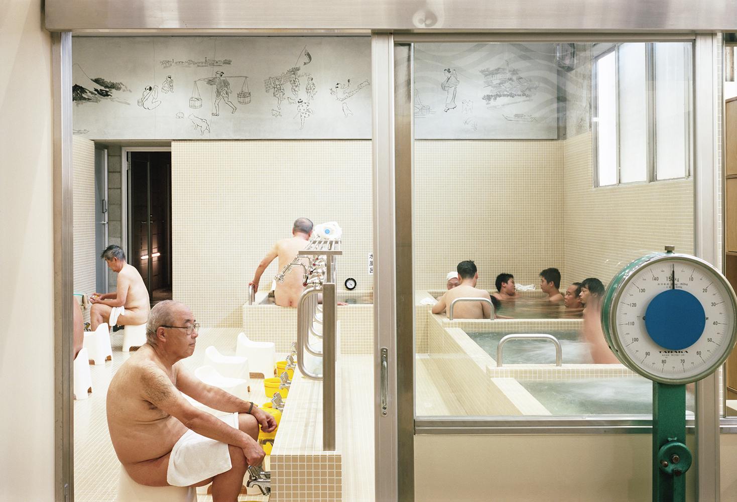 The men's bath at Koganeyu Sento Public Bathouse in Sumida, Tokyo | Photo by Yurika Kono
