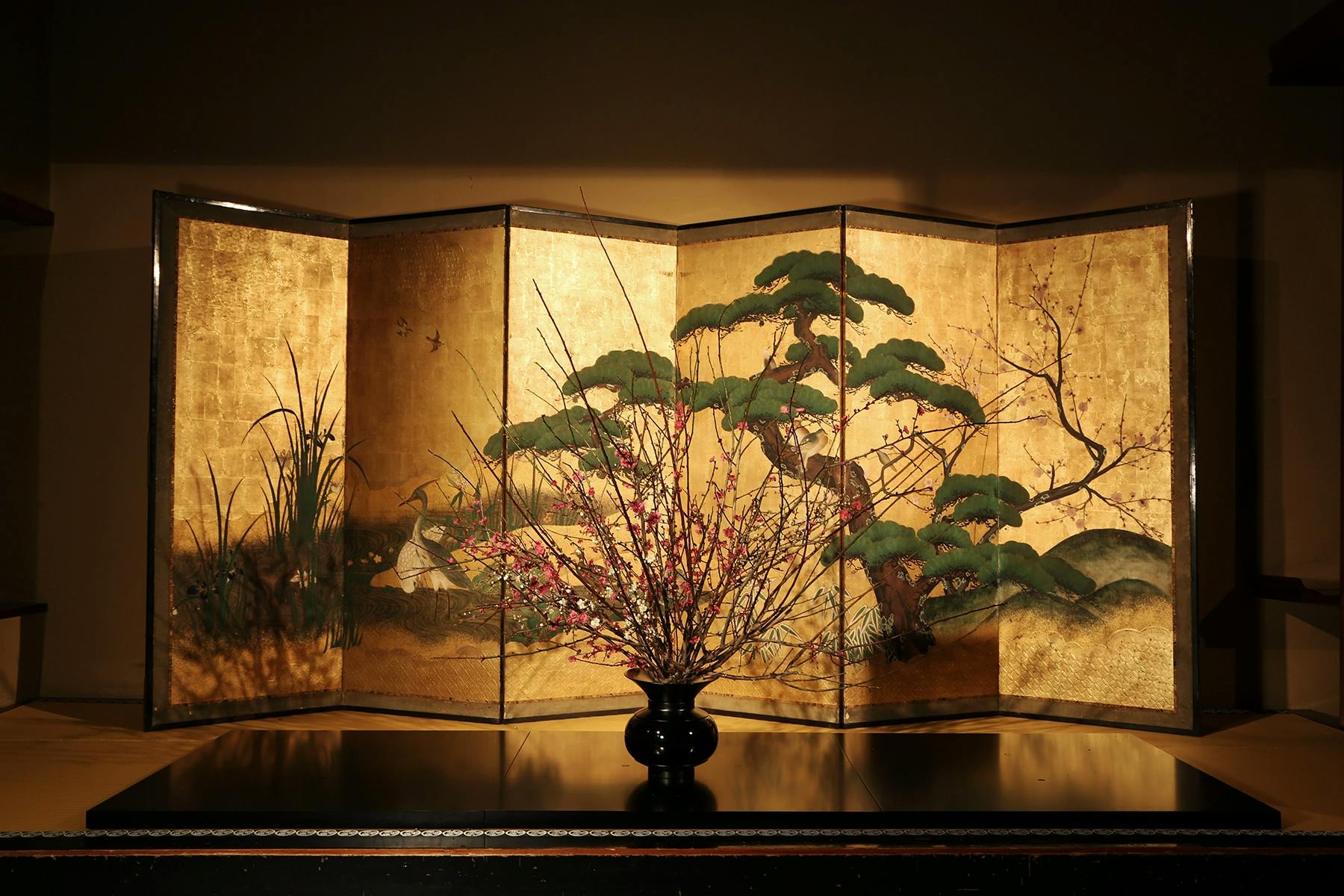 Yuki Tsuji's Cypres Flower Vase featuring Ikebana installation | Photo courtesy of Yuki Tsuzuki