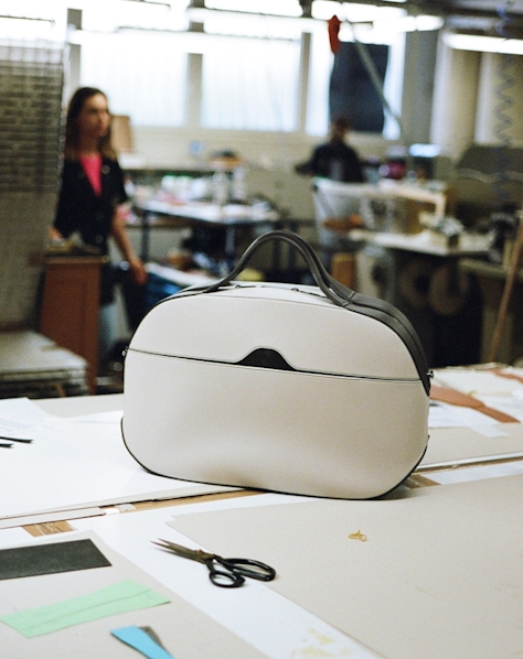 Schedoni-Italian-Hand-Made-Luxury-Leather-Goods-Our-Story-Product-in-Workshop