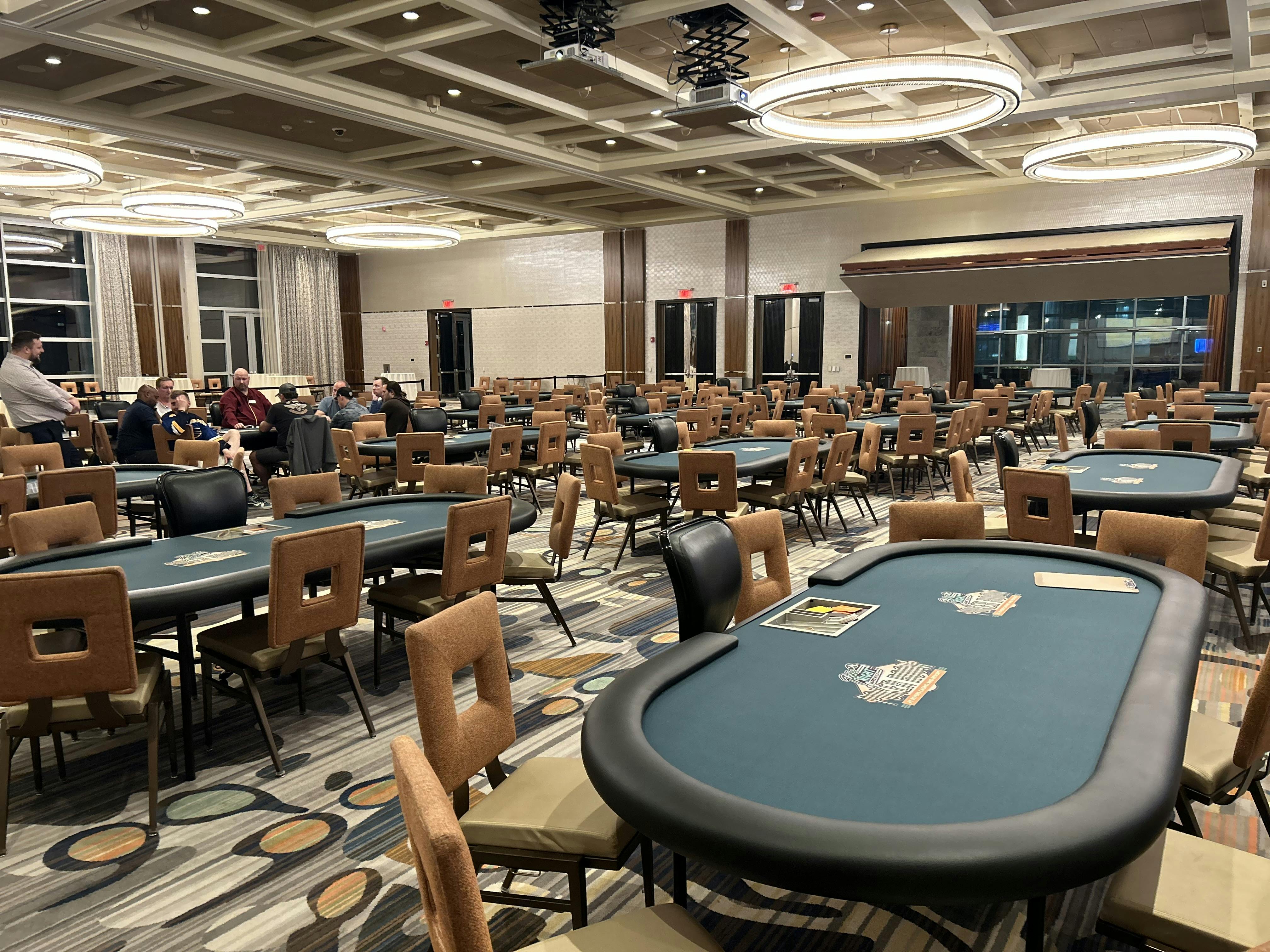 Event Center - Super Satellite Table