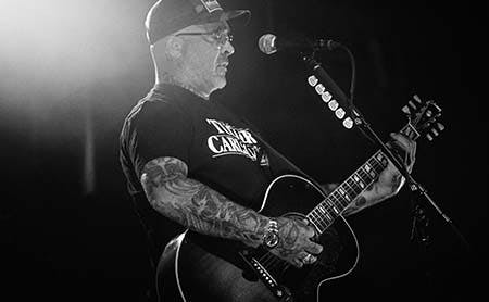 Outlaw Country Star Aaron Lewis Bringing His Frayed at Both Ends Tour 