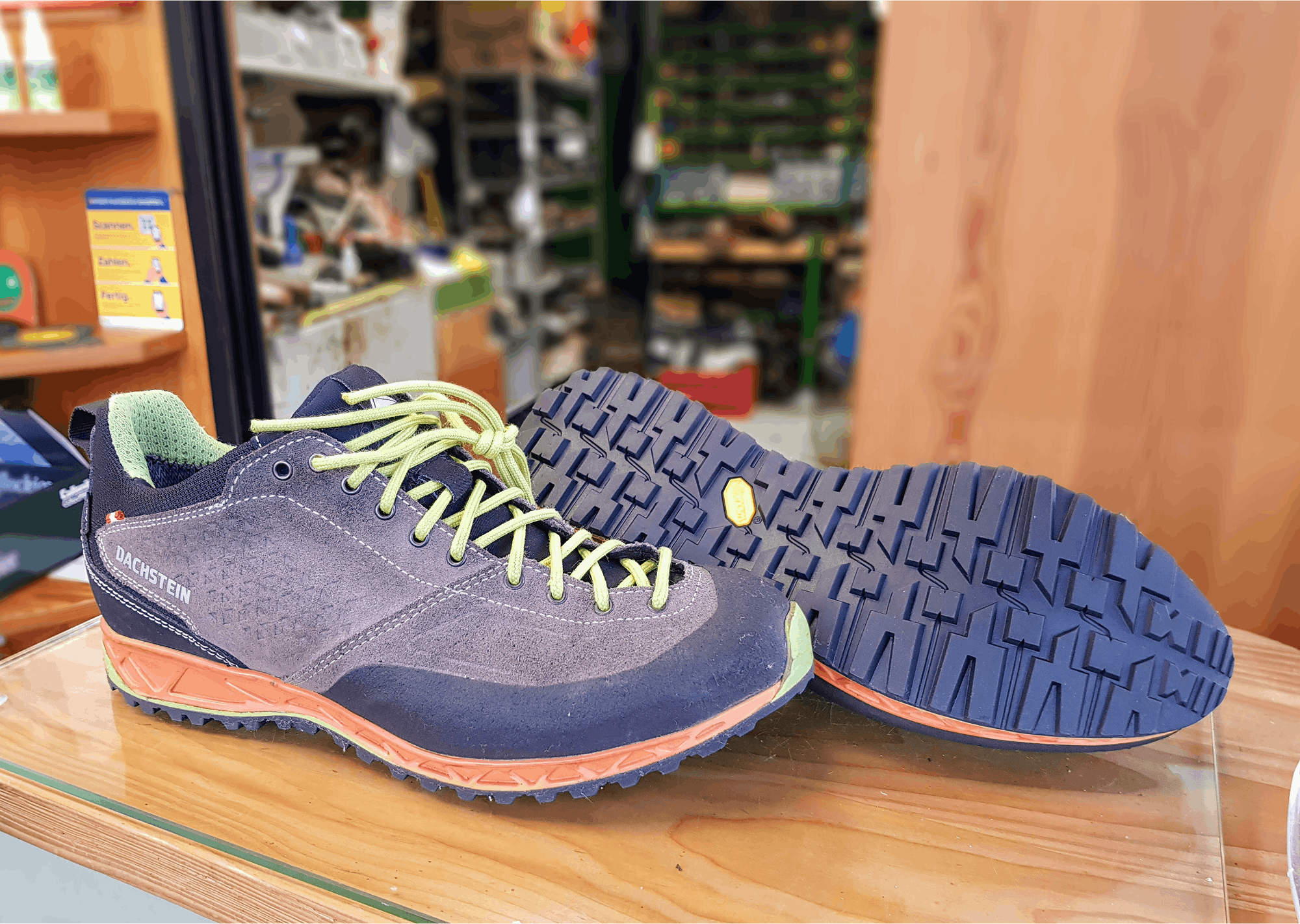 Wanderschuh mit neuer Langsohle
