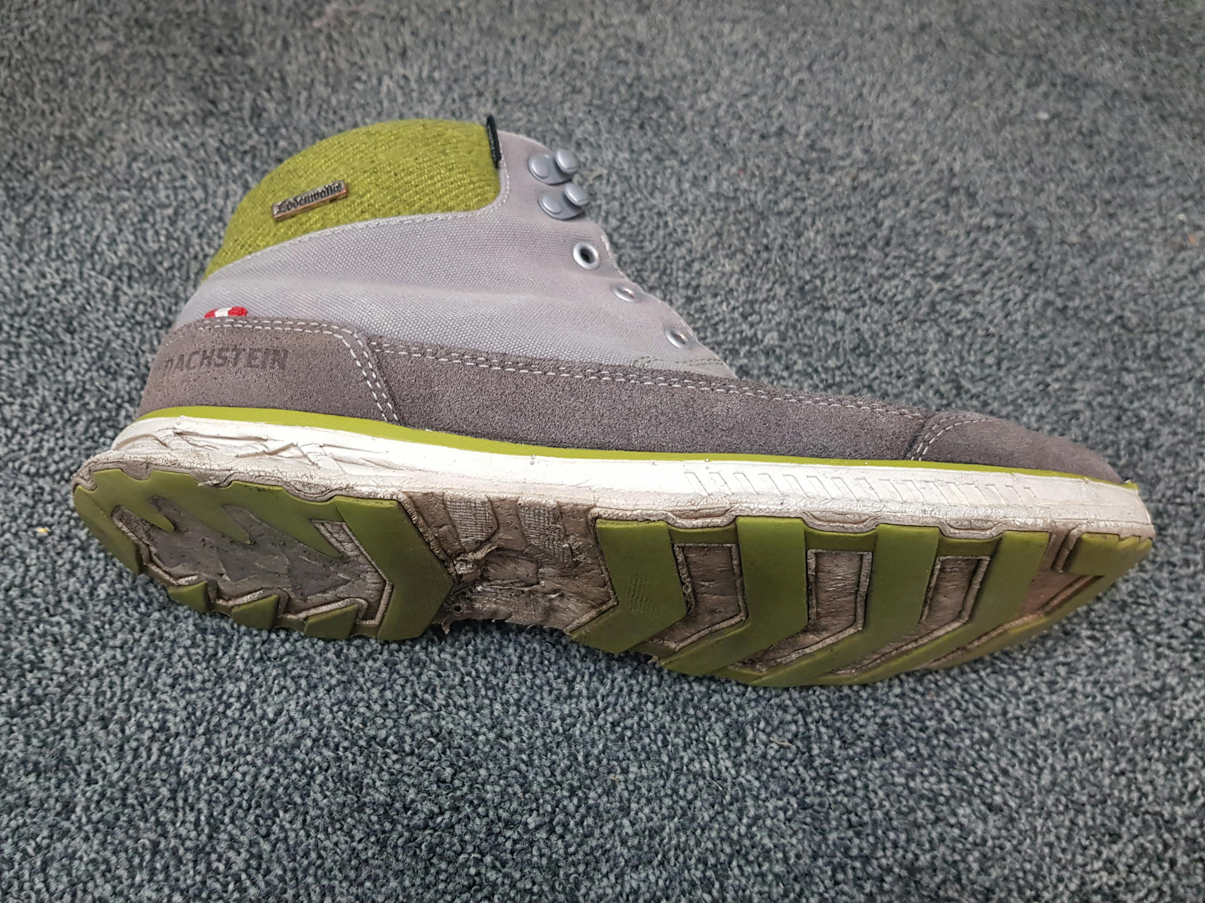 Dachstein mit abgelaufenem Profil.